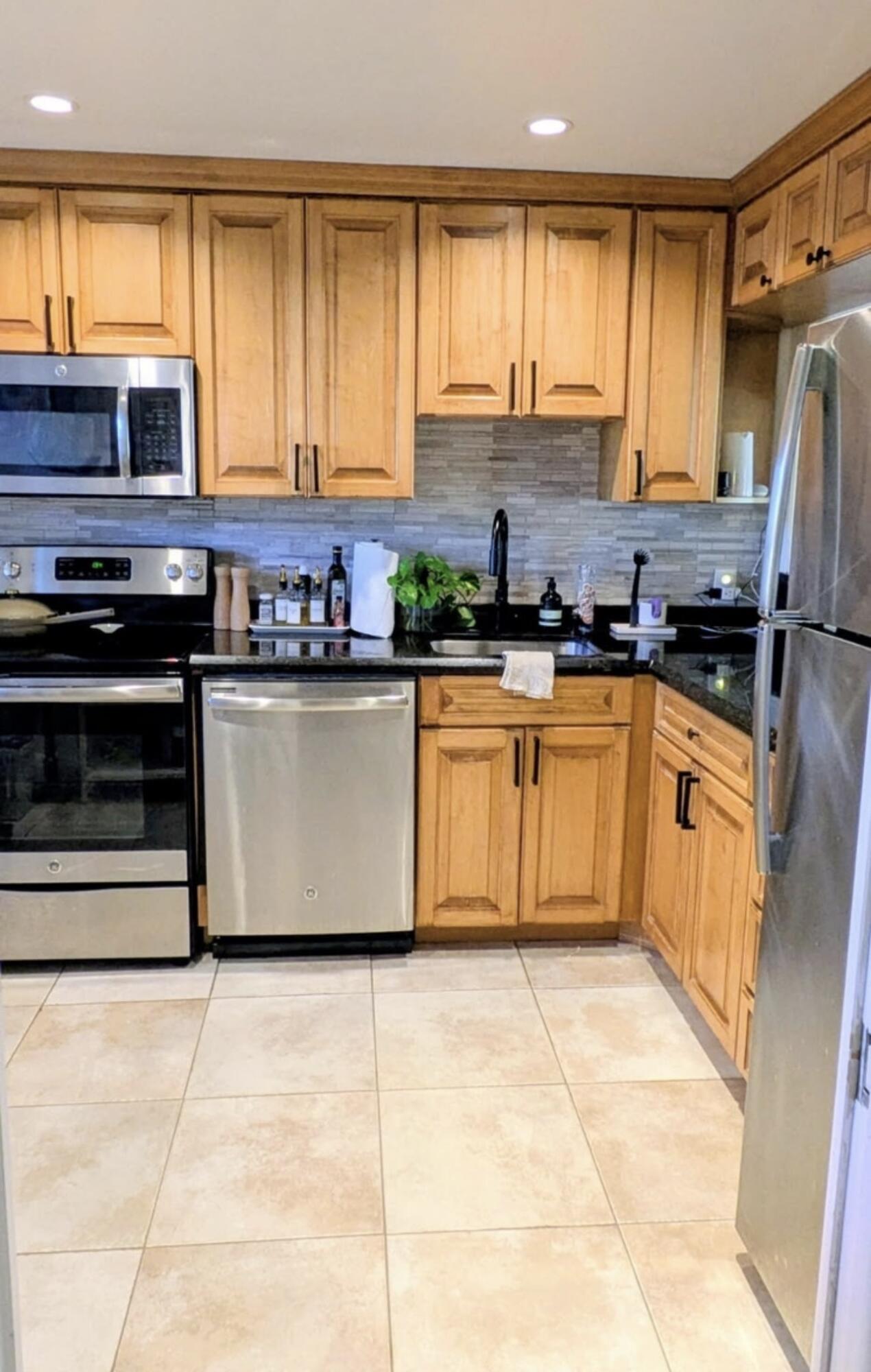 NO 9 PALM-AIRE COUNTRY CLUB - Residential Lease