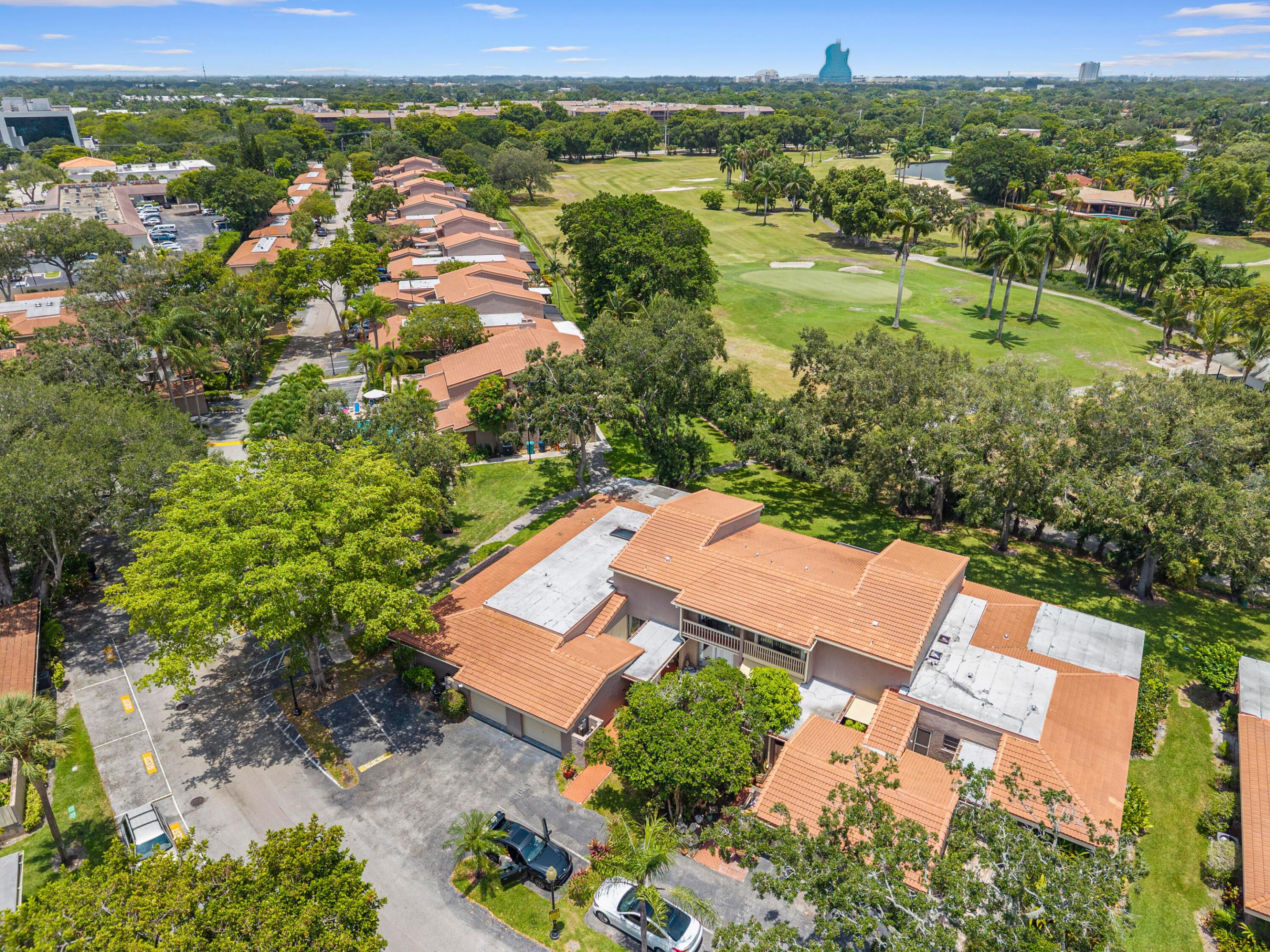 THE TOWNHOUSES OF EMERALD HILLS - Residential