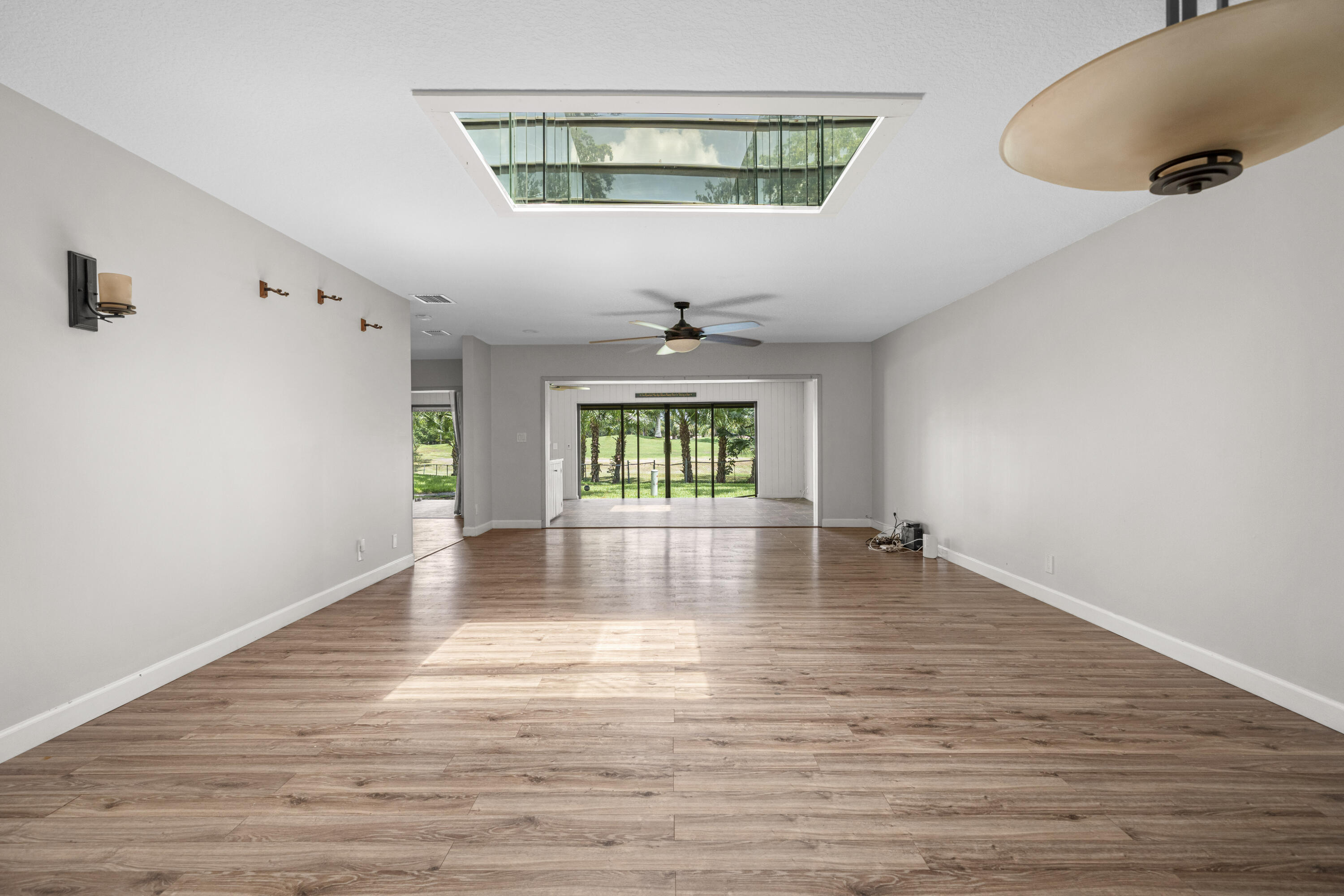 THE TOWNHOUSES OF EMERALD HILLS - Residential