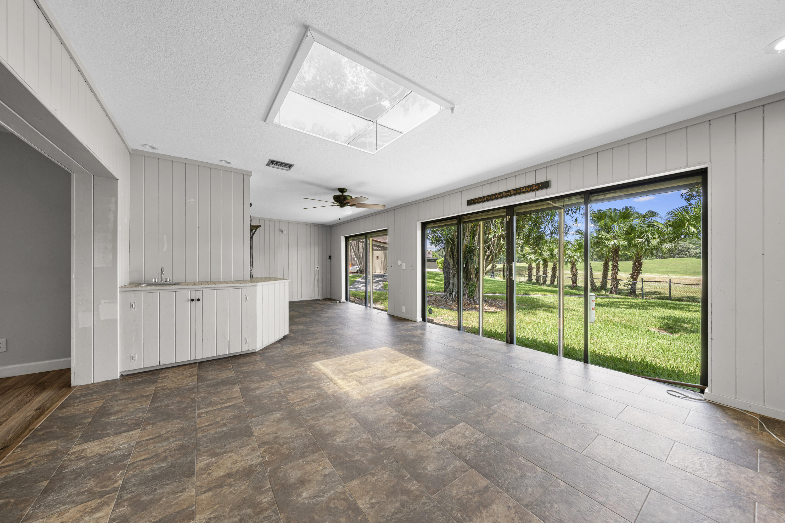 THE TOWNHOUSES OF EMERALD HILLS - Residential