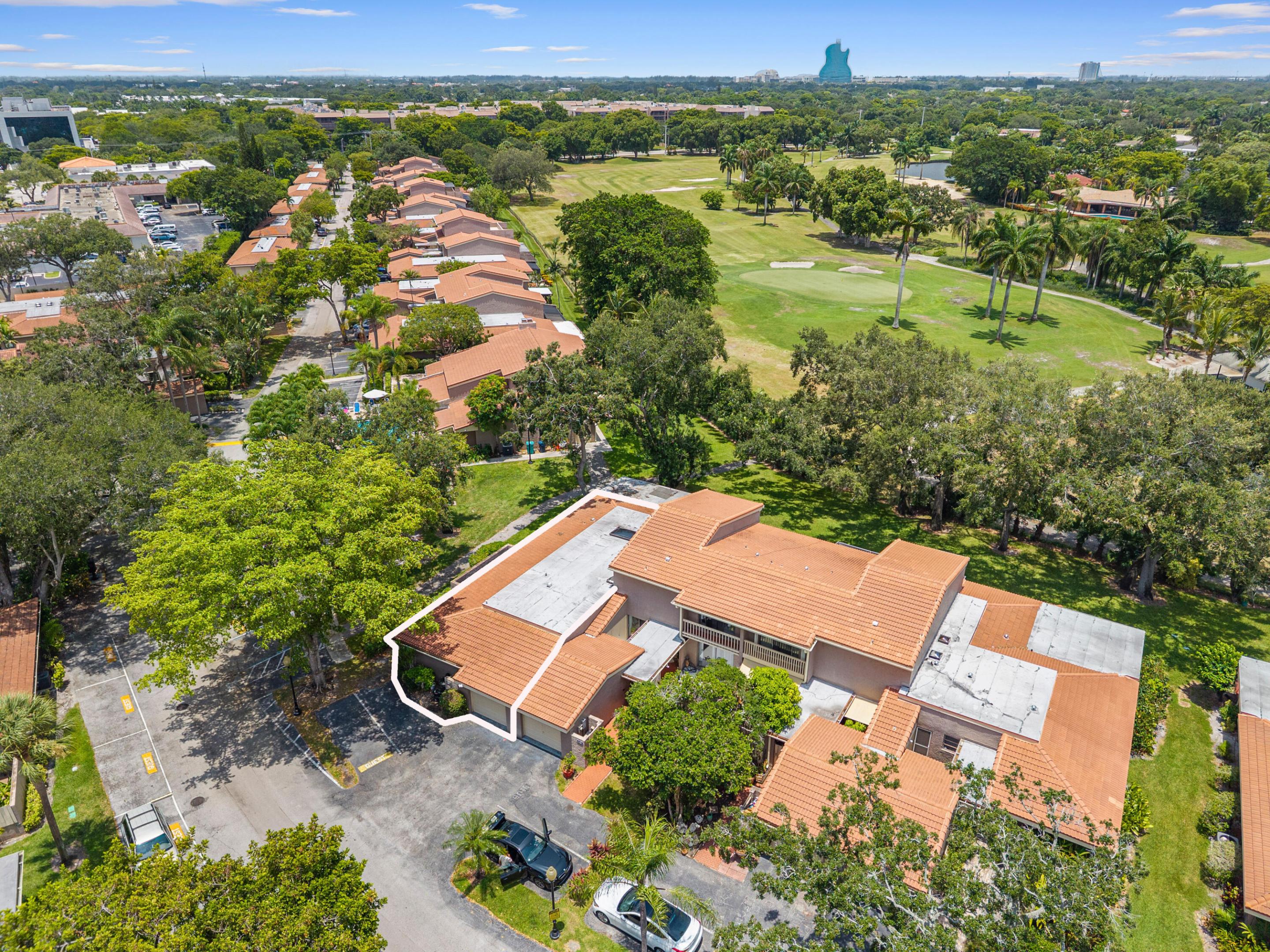 THE TOWNHOUSES OF EMERALD HILLS - Residential