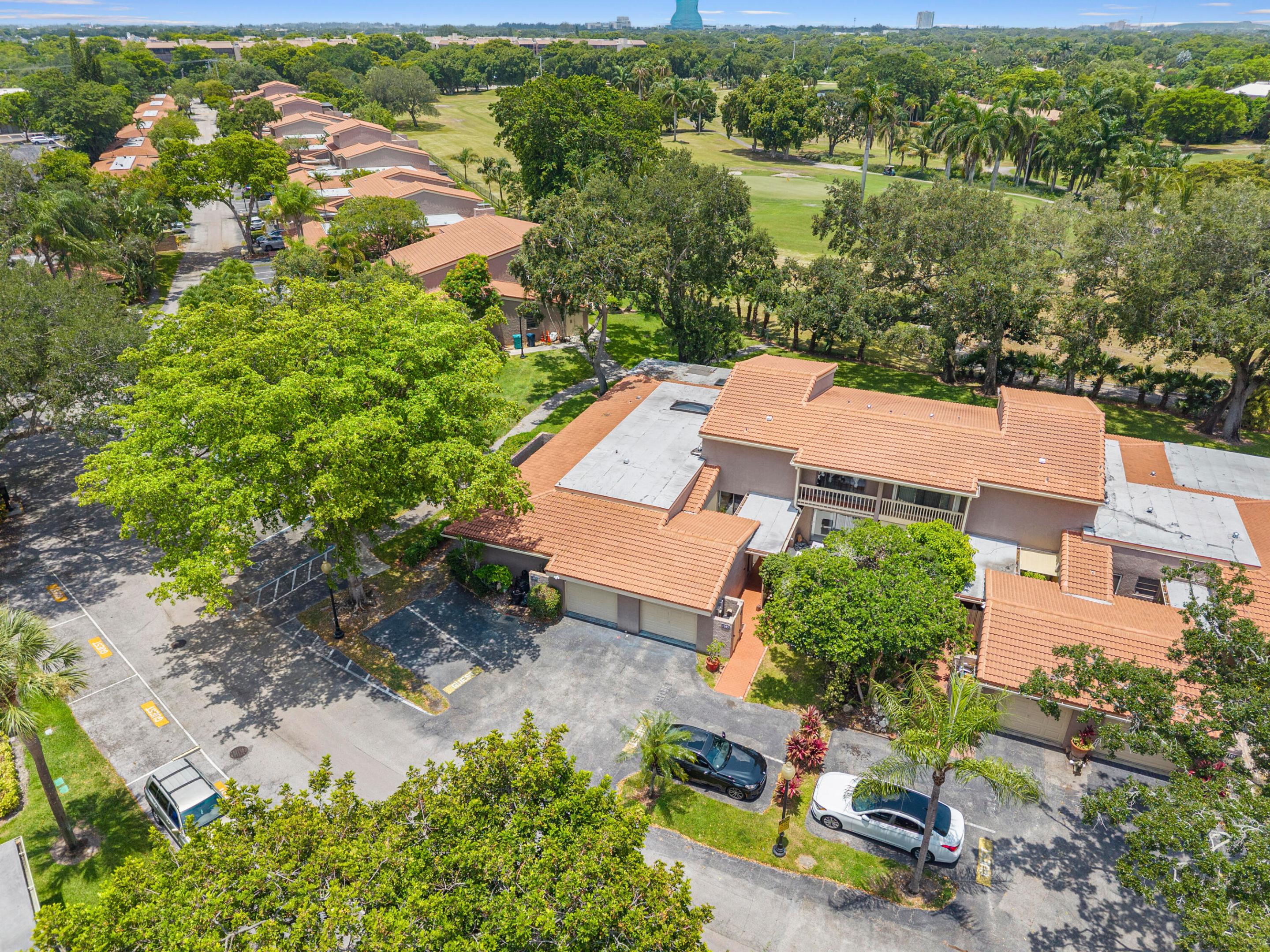 THE TOWNHOUSES OF EMERALD HILLS - Residential