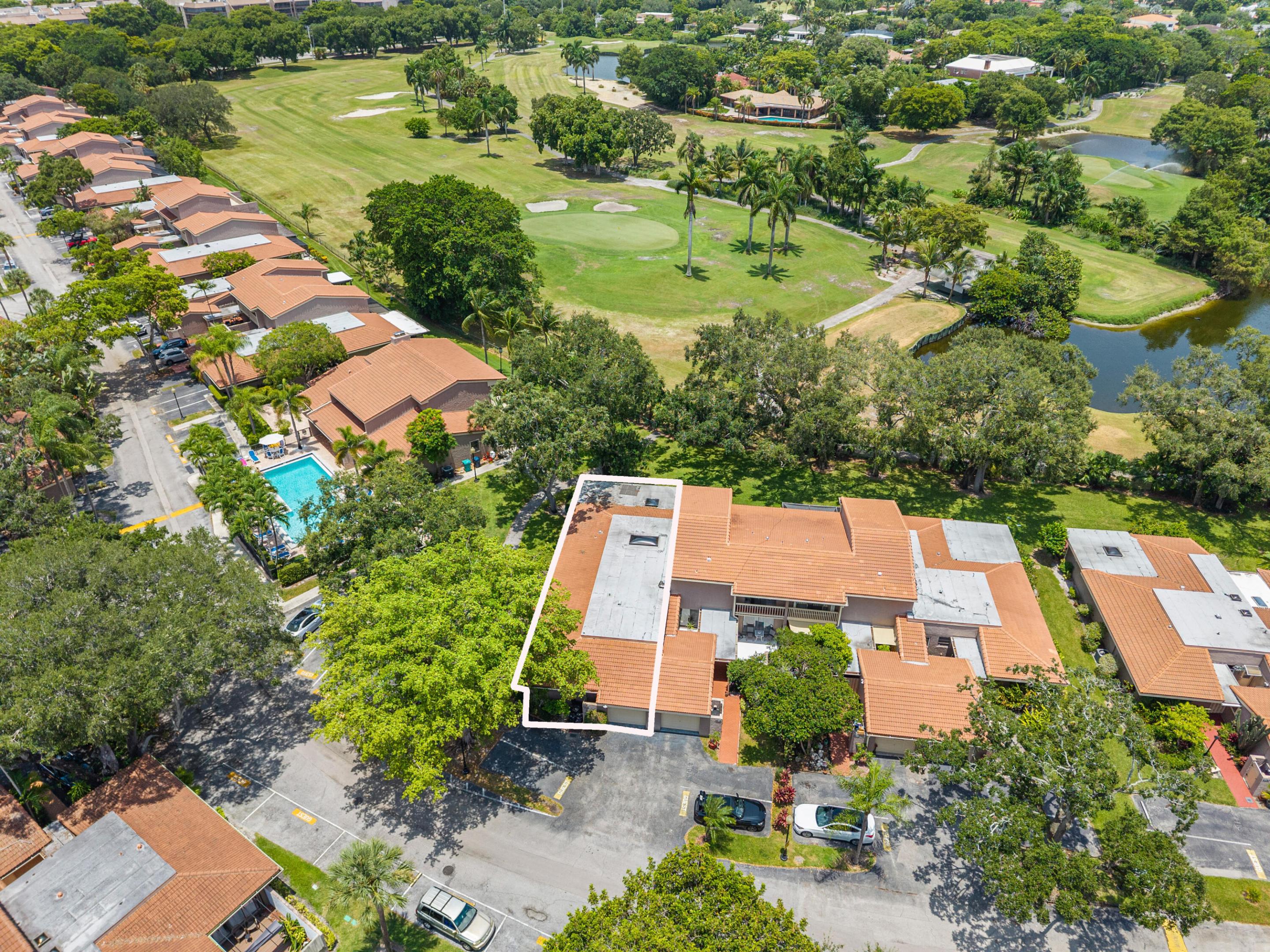 THE TOWNHOUSES OF EMERALD HILLS - Residential