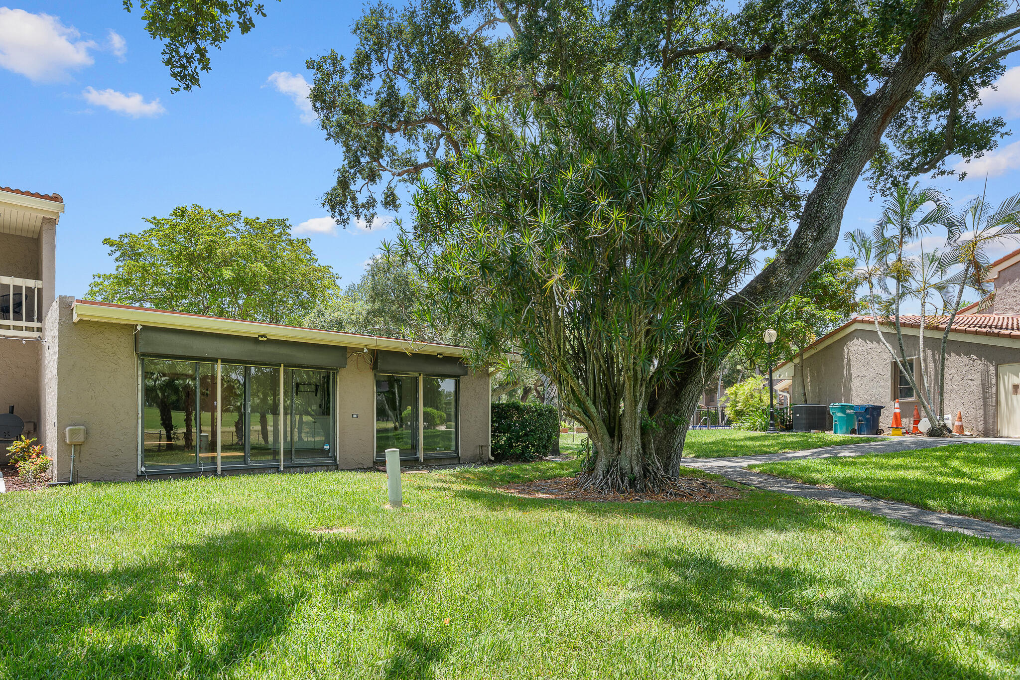 THE TOWNHOUSES OF EMERALD HILLS - Residential