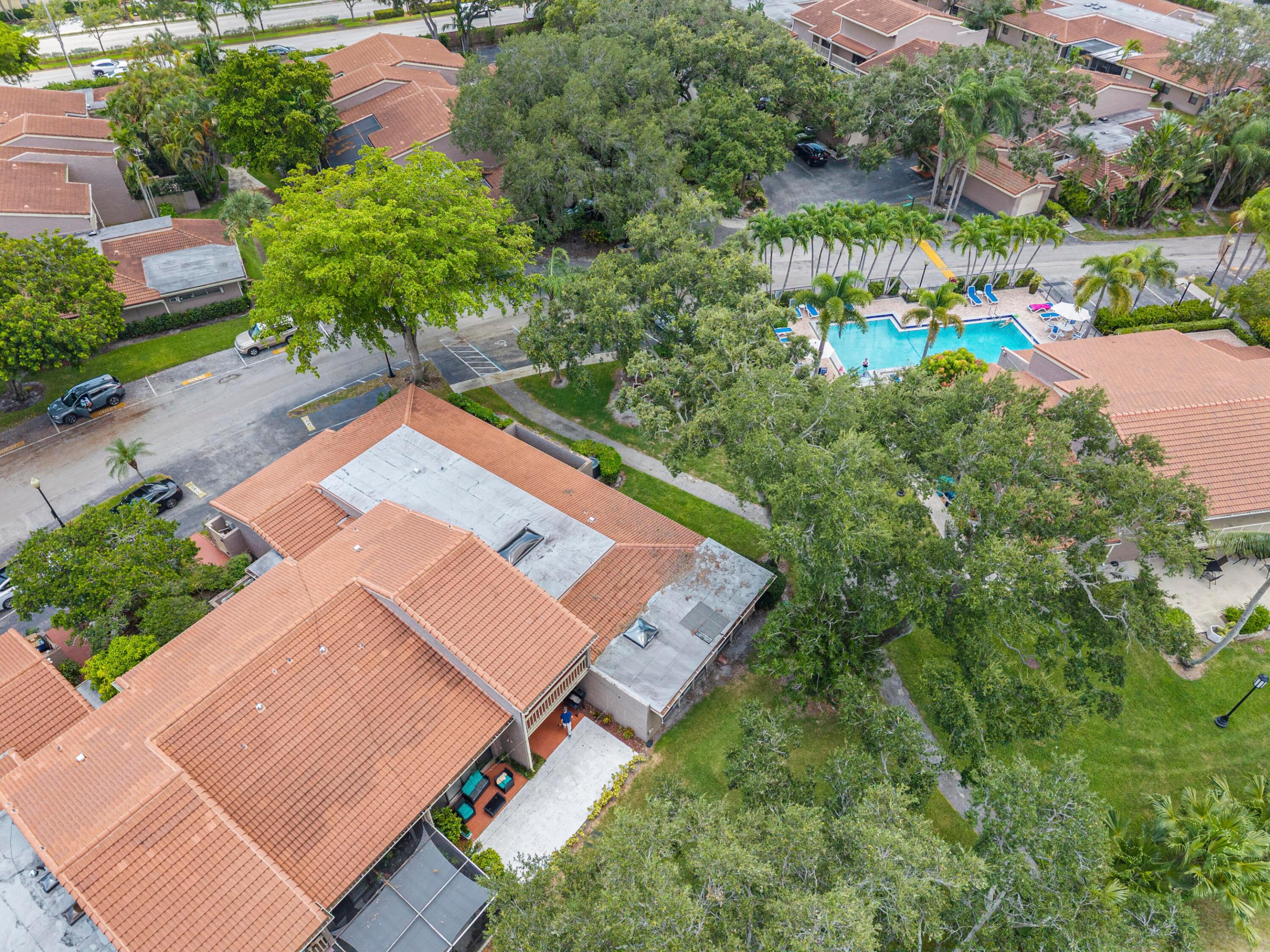 THE TOWNHOUSES OF EMERALD HILLS - Residential