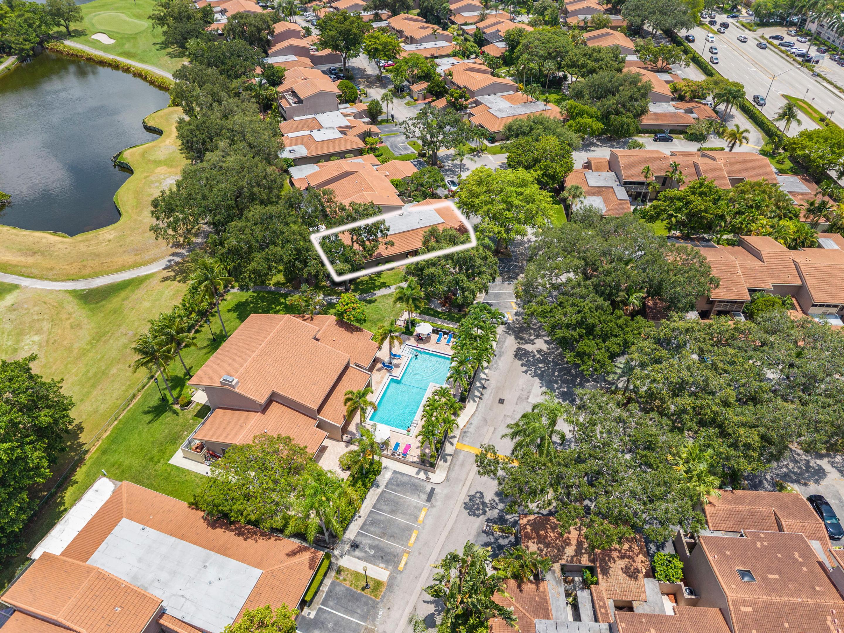 THE TOWNHOUSES OF EMERALD HILLS - Residential