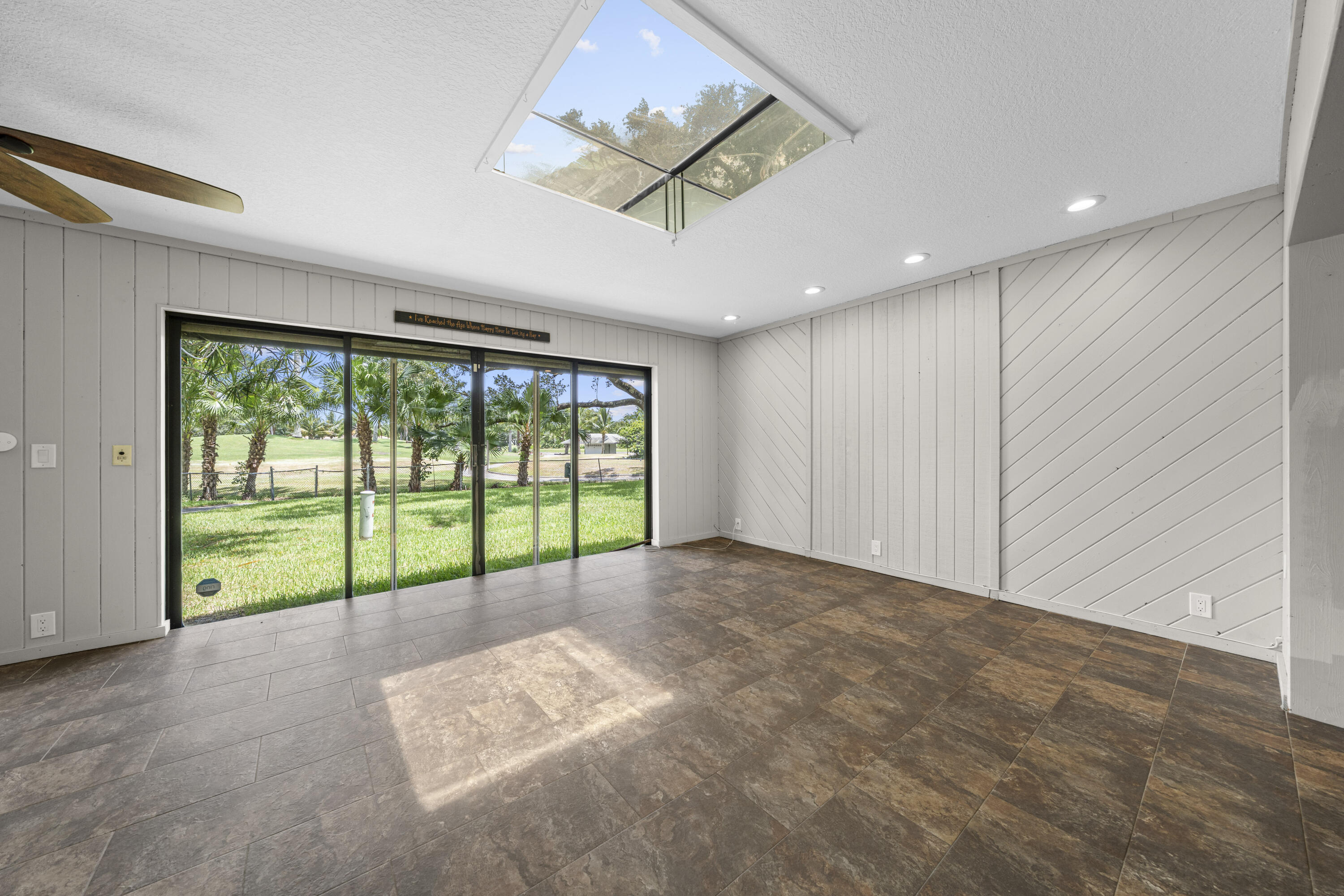 THE TOWNHOUSES OF EMERALD HILLS - Residential