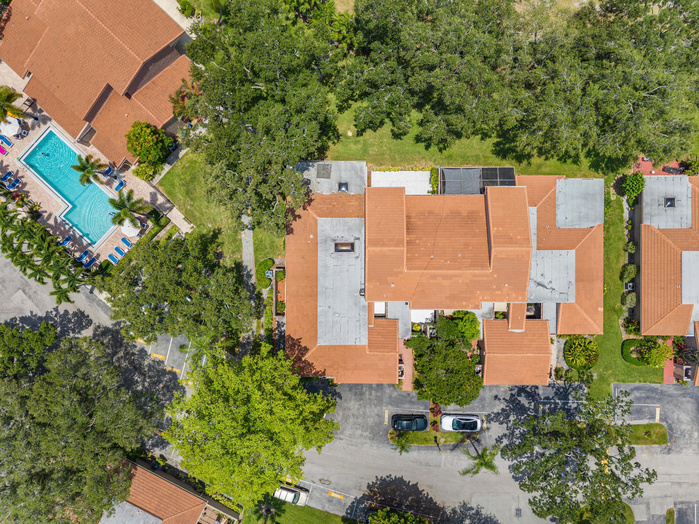 THE TOWNHOUSES OF EMERALD HILLS - Residential