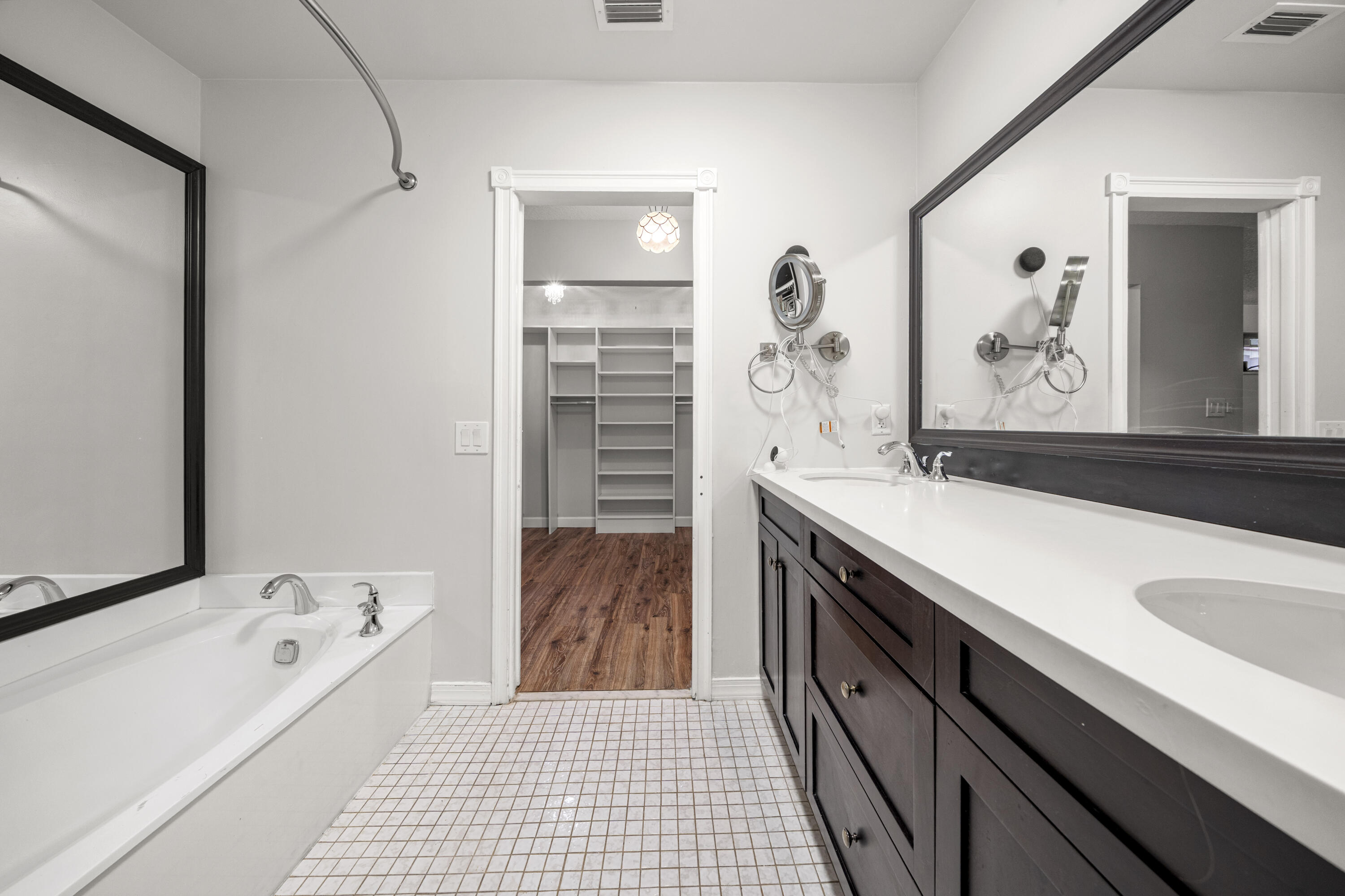 THE TOWNHOUSES OF EMERALD HILLS - Residential
