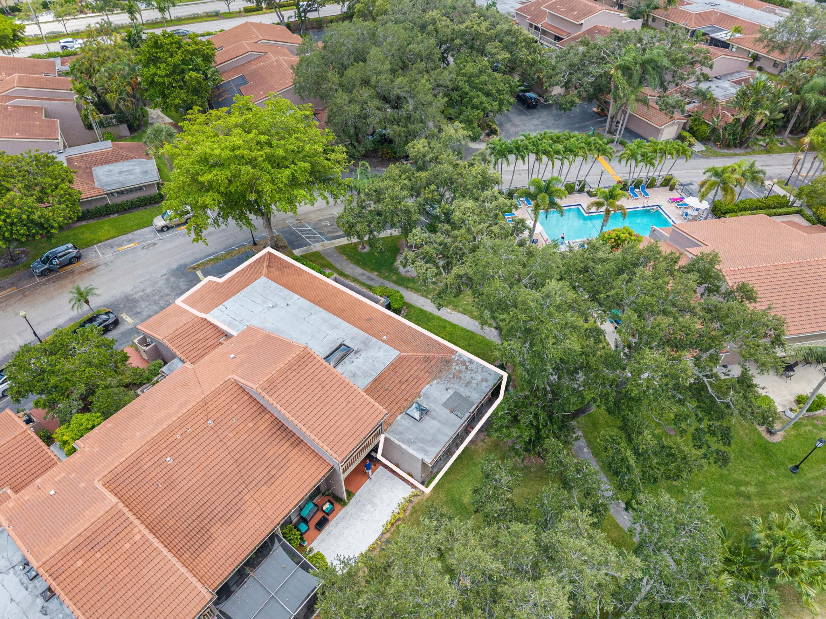 THE TOWNHOUSES OF EMERALD HILLS - Residential