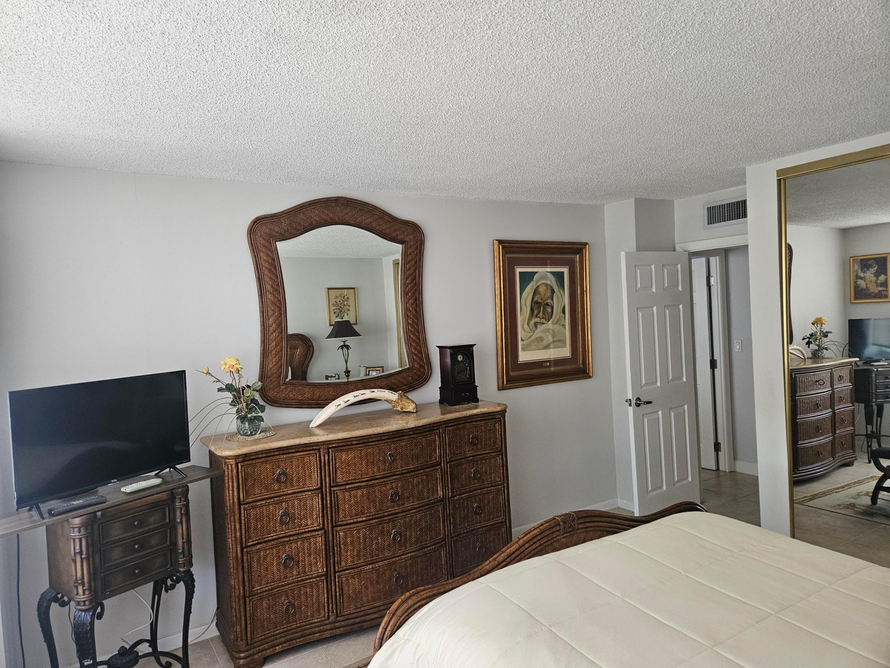 BOCA TOWERS CONDO PORTION - Residential Lease