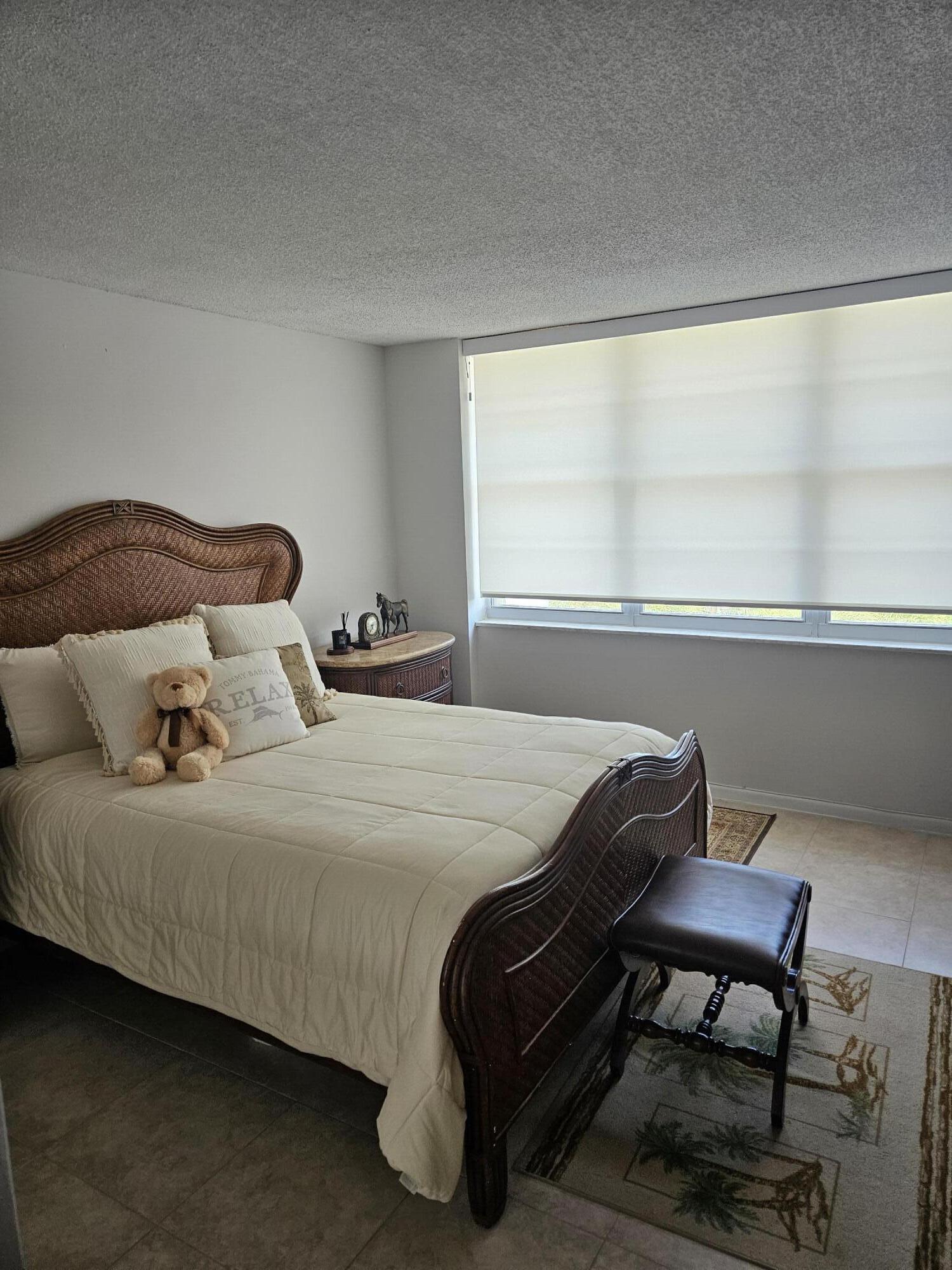 BOCA TOWERS CONDO PORTION - Residential Lease