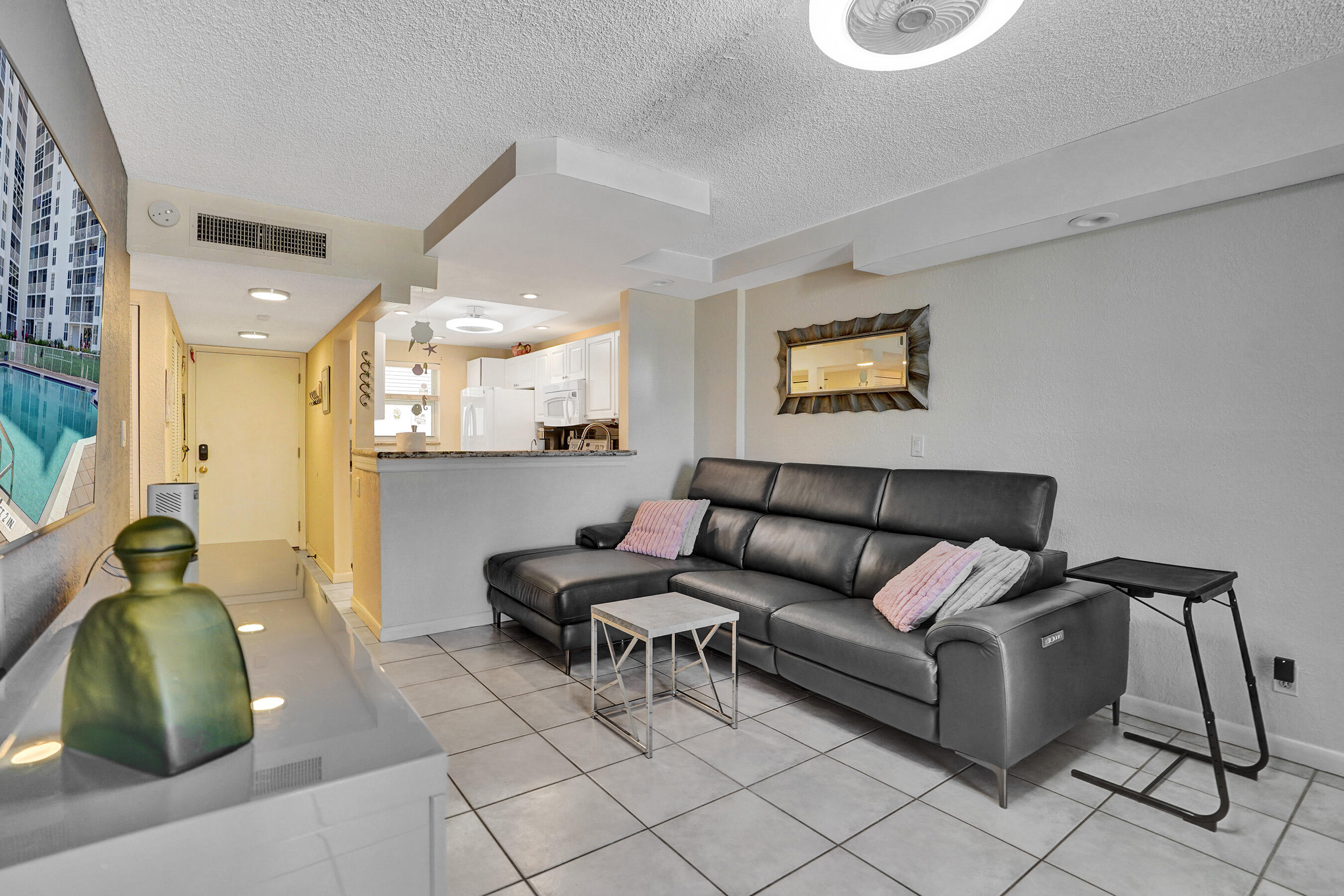 DELPHI TOWERS CONDO - Residential Lease