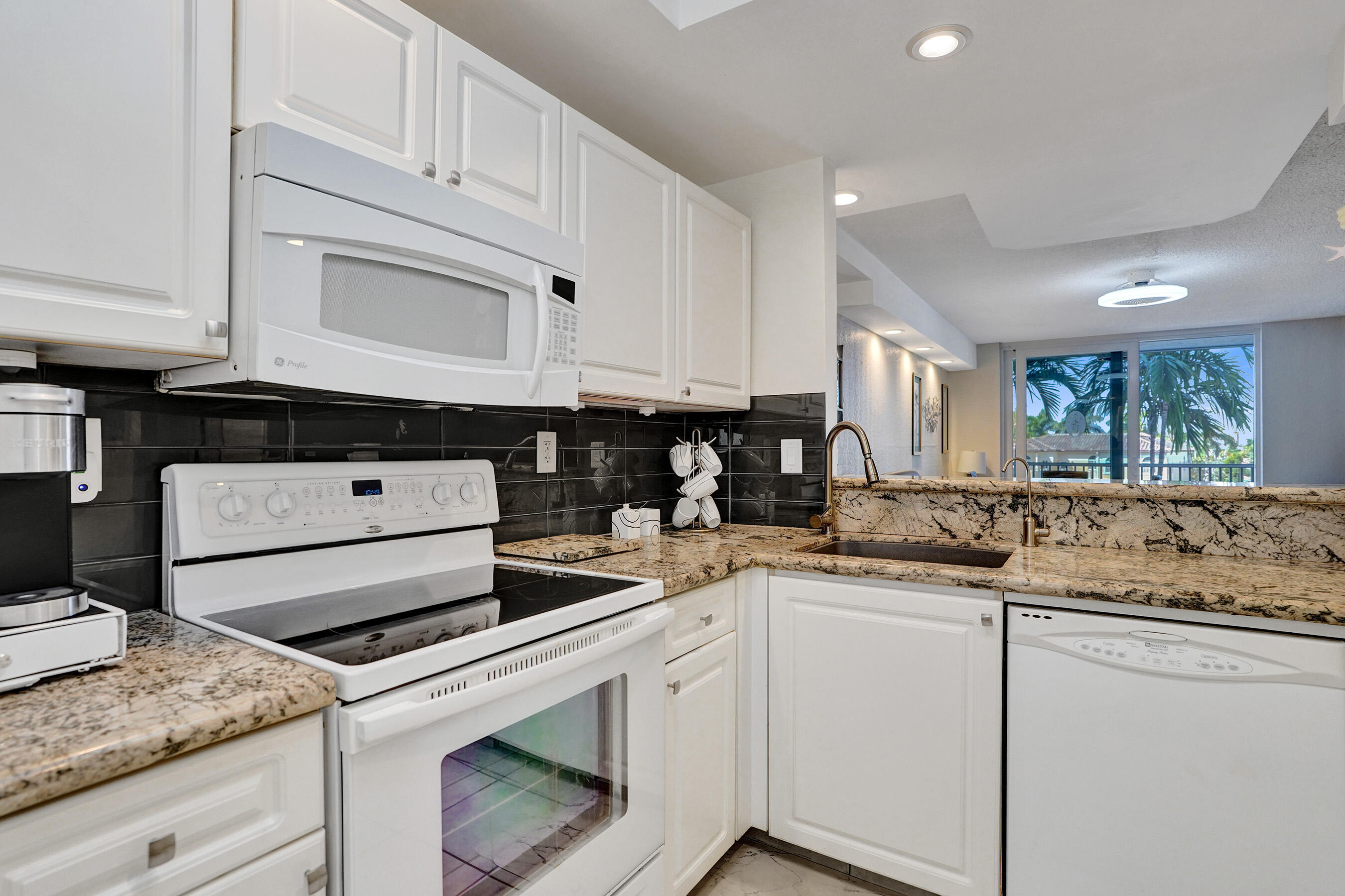 DELPHI TOWERS CONDO - Residential Lease