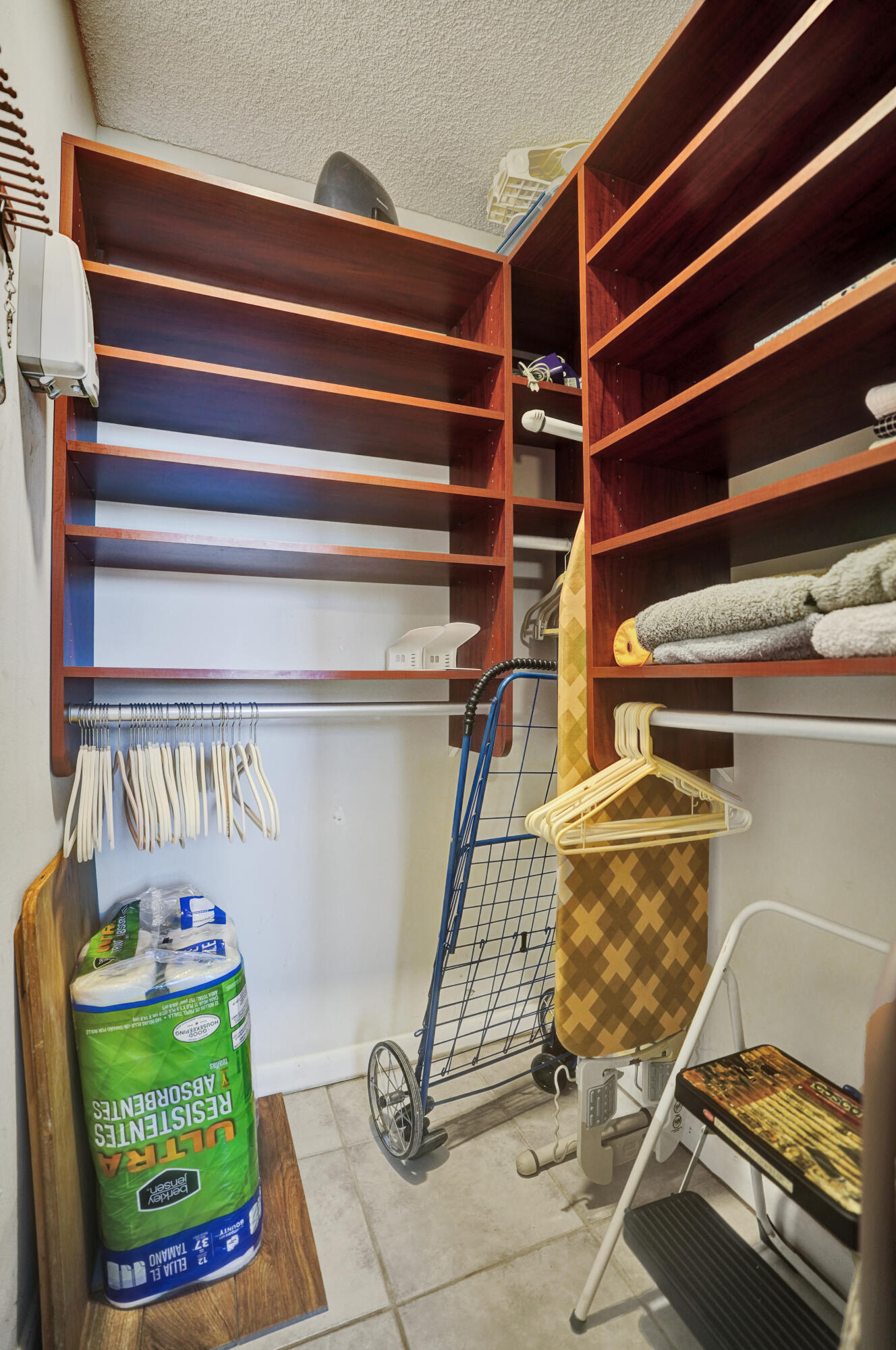 DELPHI TOWERS CONDO - Residential Lease