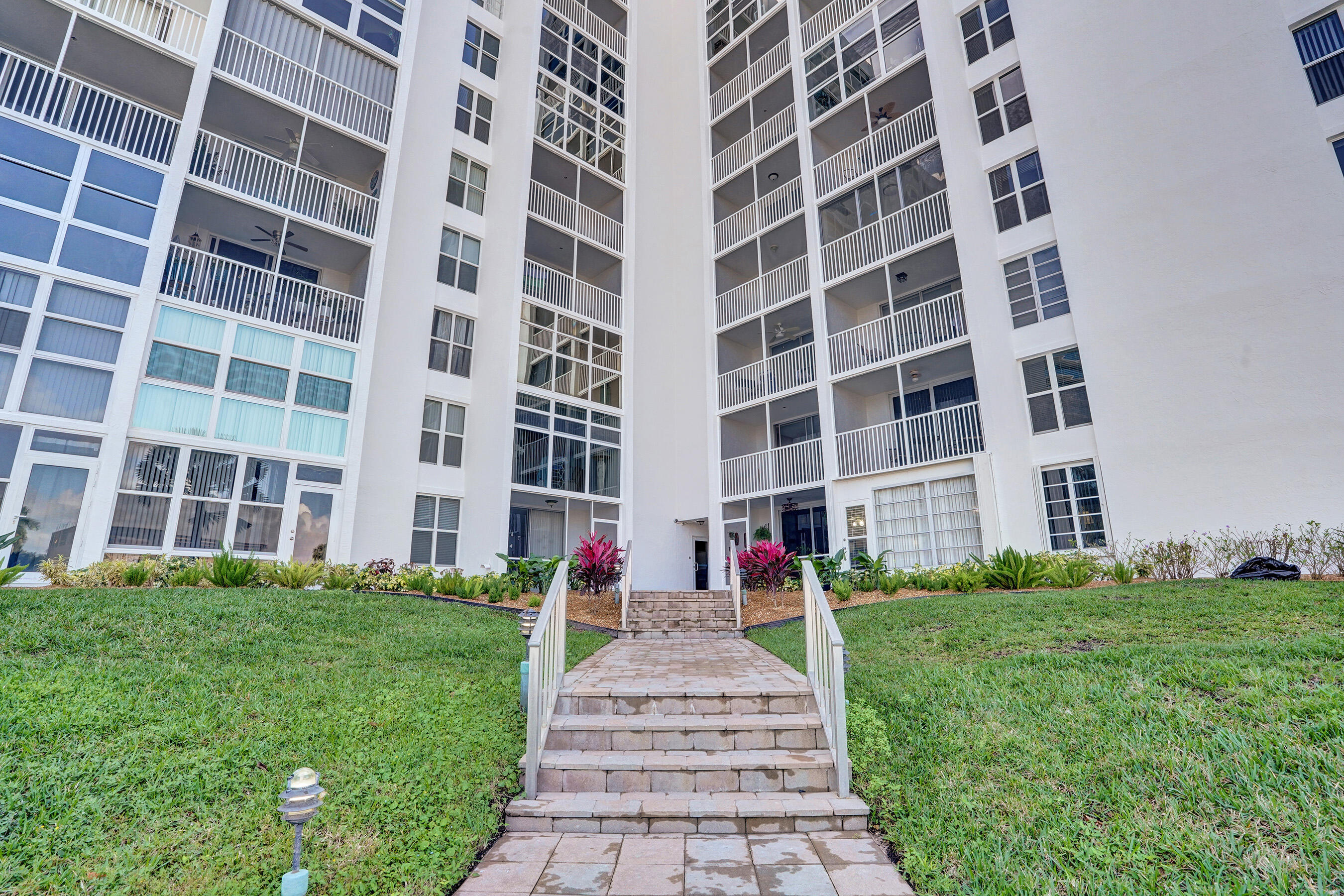 DELPHI TOWERS CONDO - Residential Lease