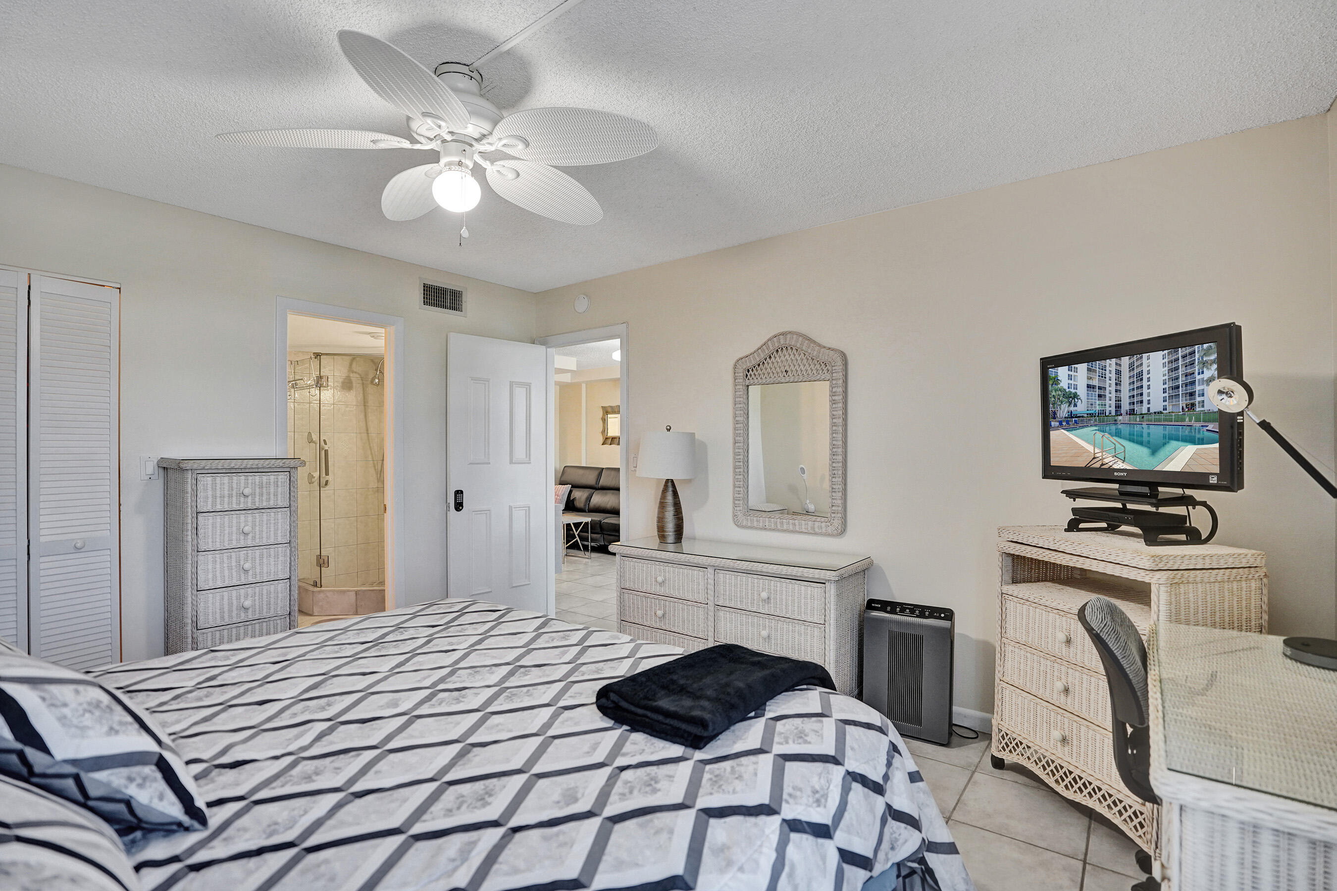 DELPHI TOWERS CONDO - Residential Lease