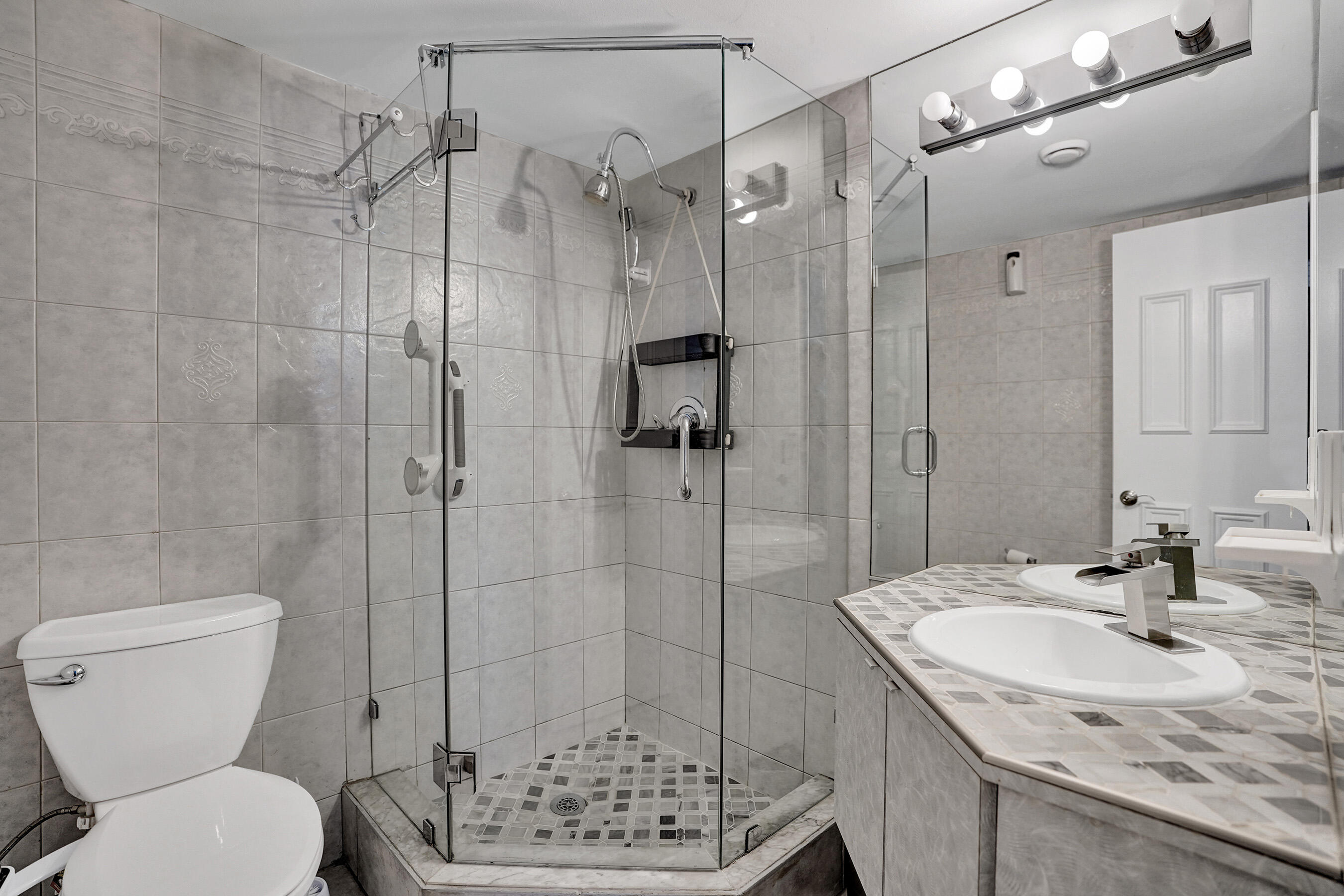 DELPHI TOWERS CONDO - Residential Lease