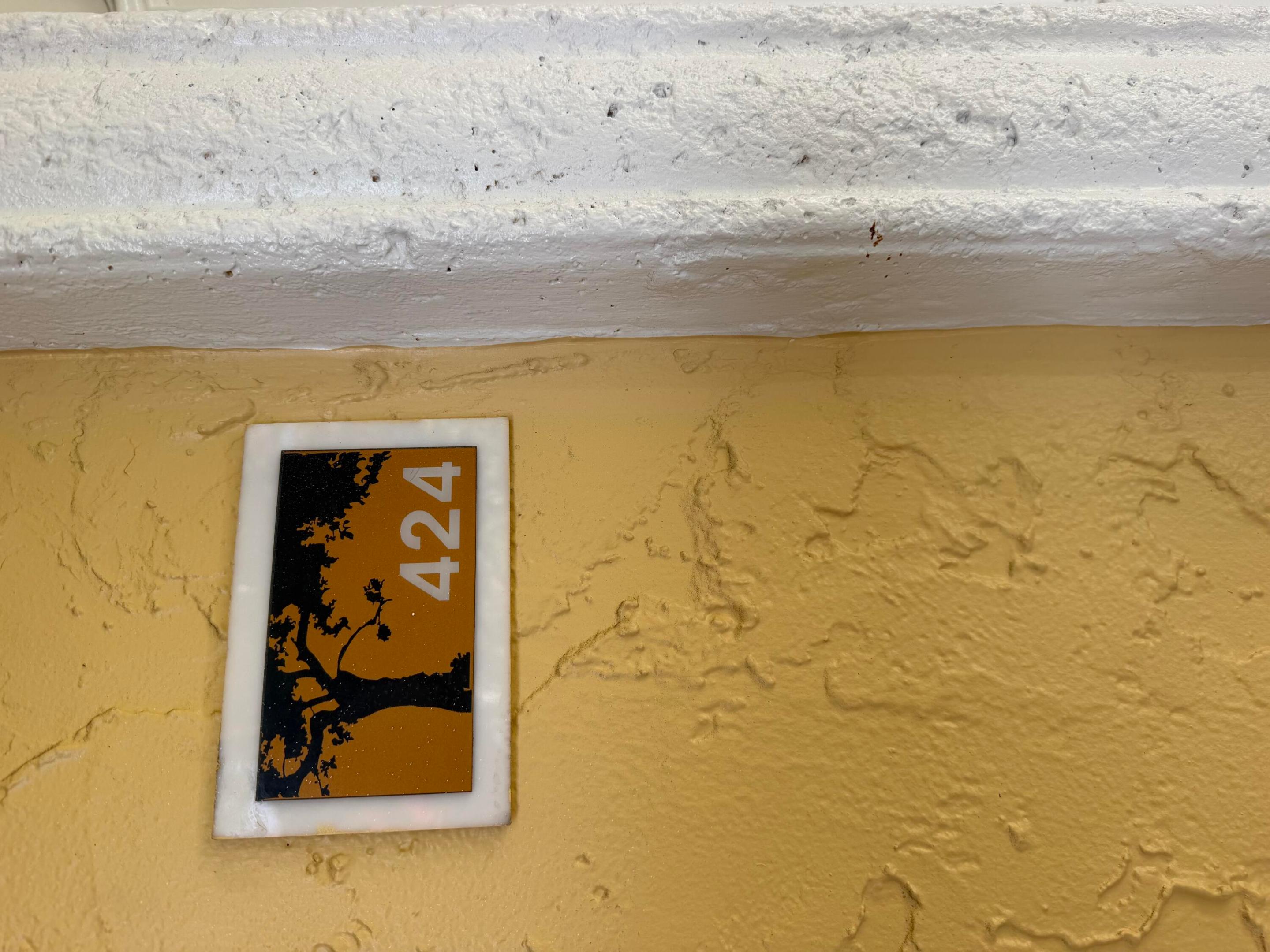 Nice second floor, 2 bedroom, 1 bathroom end-unit condo in Oakland Park. Assigned parking close to unit. Walk to shopping, restaurants and gym, including Publix and Walgreens. Minutes to beach. Amenities include central air, pool, laundry in building, yard, and gym. Utilities included: water, sewer and trash collection. No pets.   Immediate Occupancy.