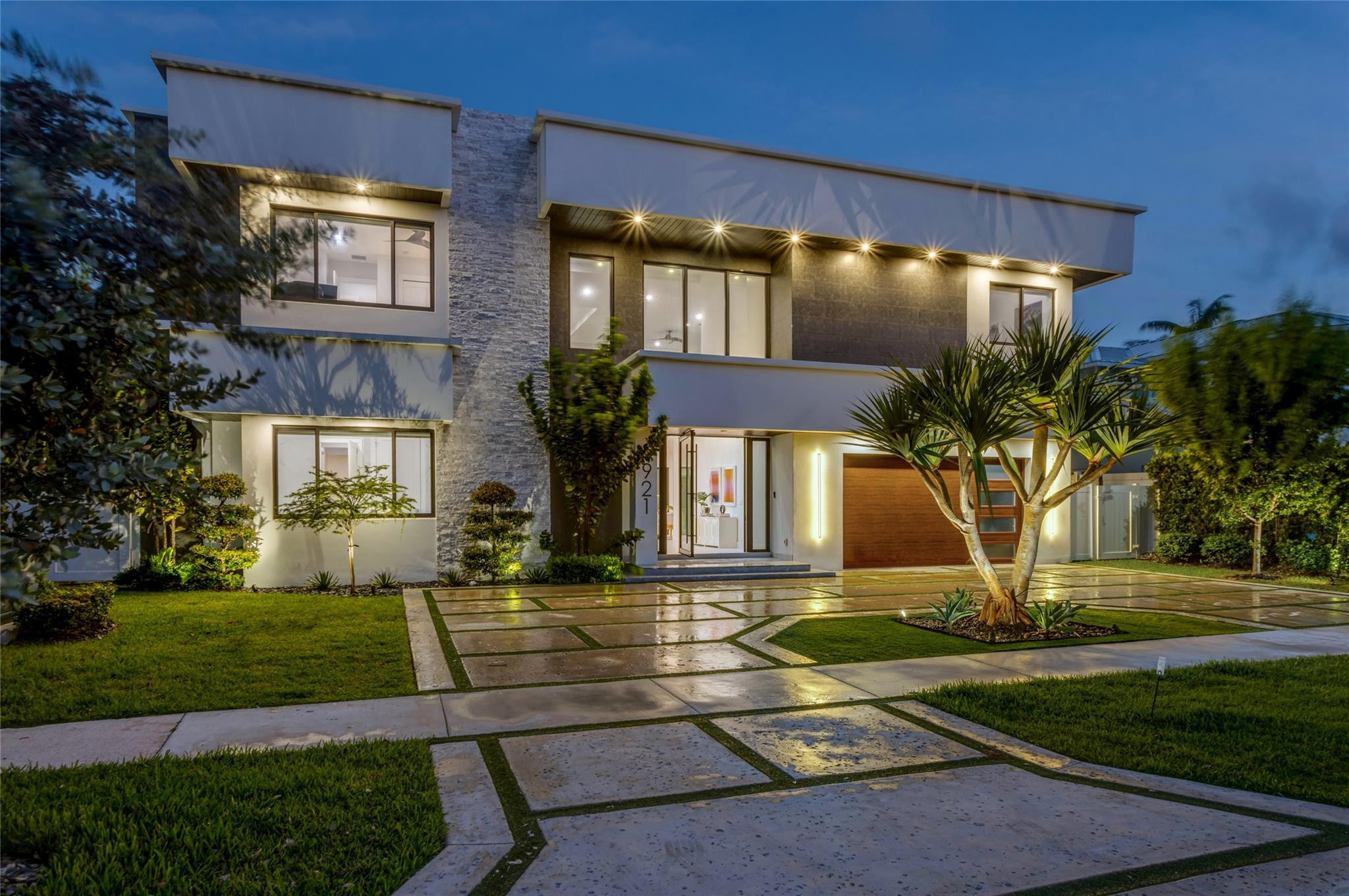 CORAL KEY VILLAS 3RD SEC - Residential