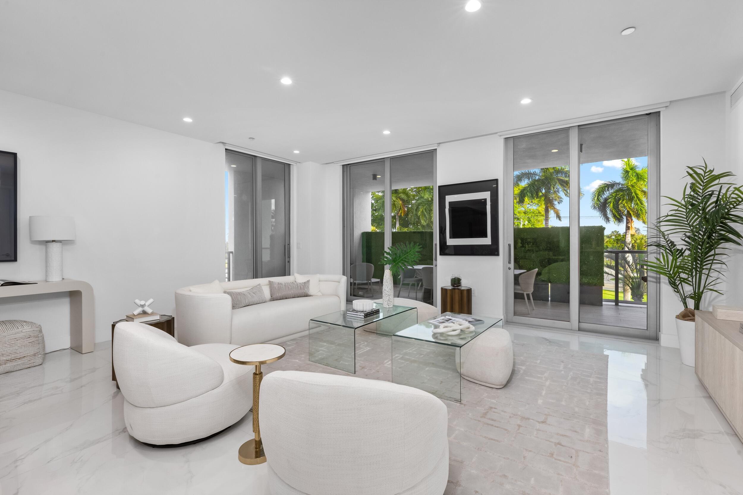 ROYAL PALM RESIDENCES - Residential