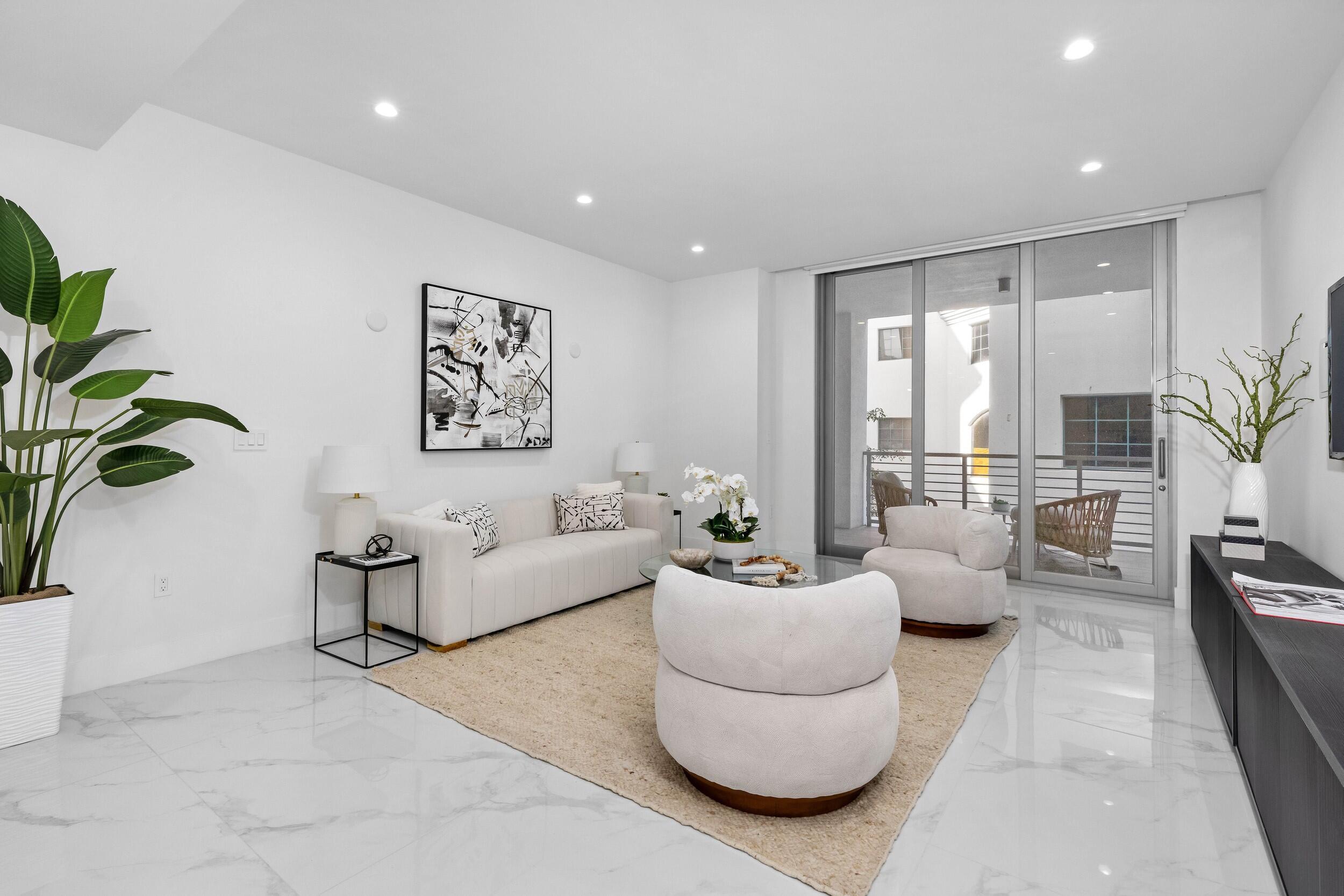 ROYAL PALM RESIDENCES - Residential