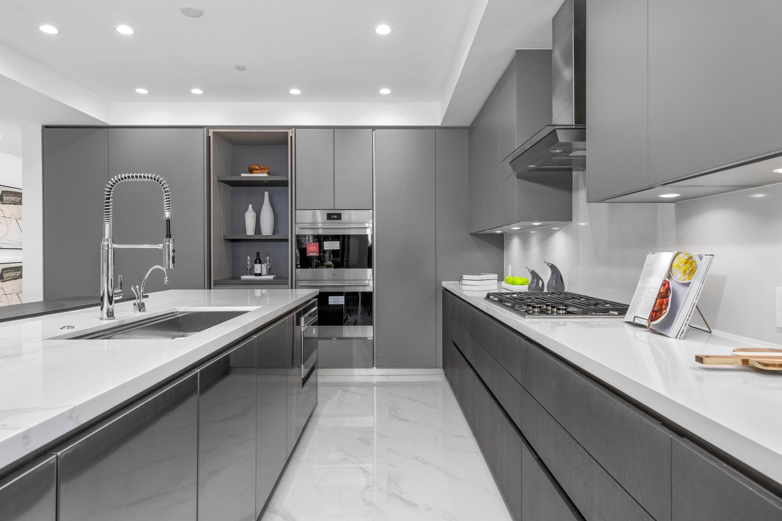 ROYAL PALM RESIDENCES - Residential