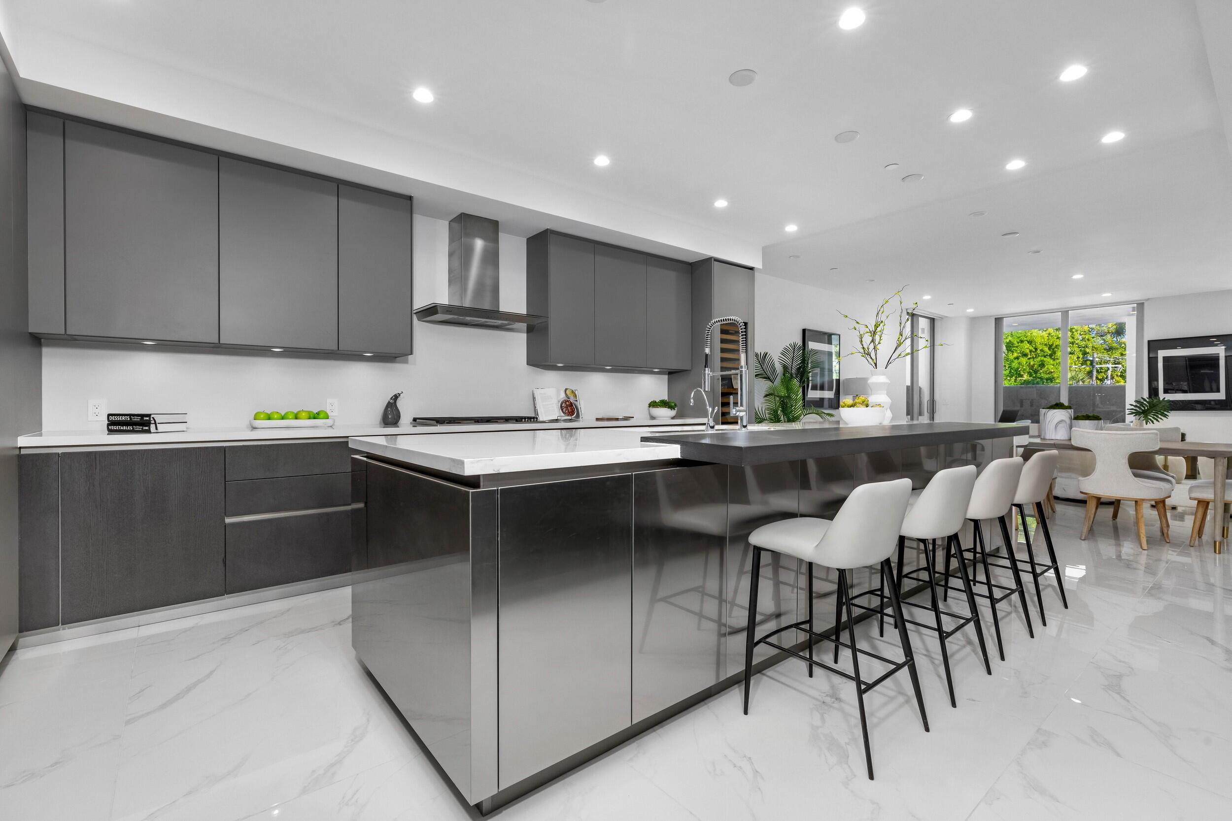 ROYAL PALM RESIDENCES - Residential