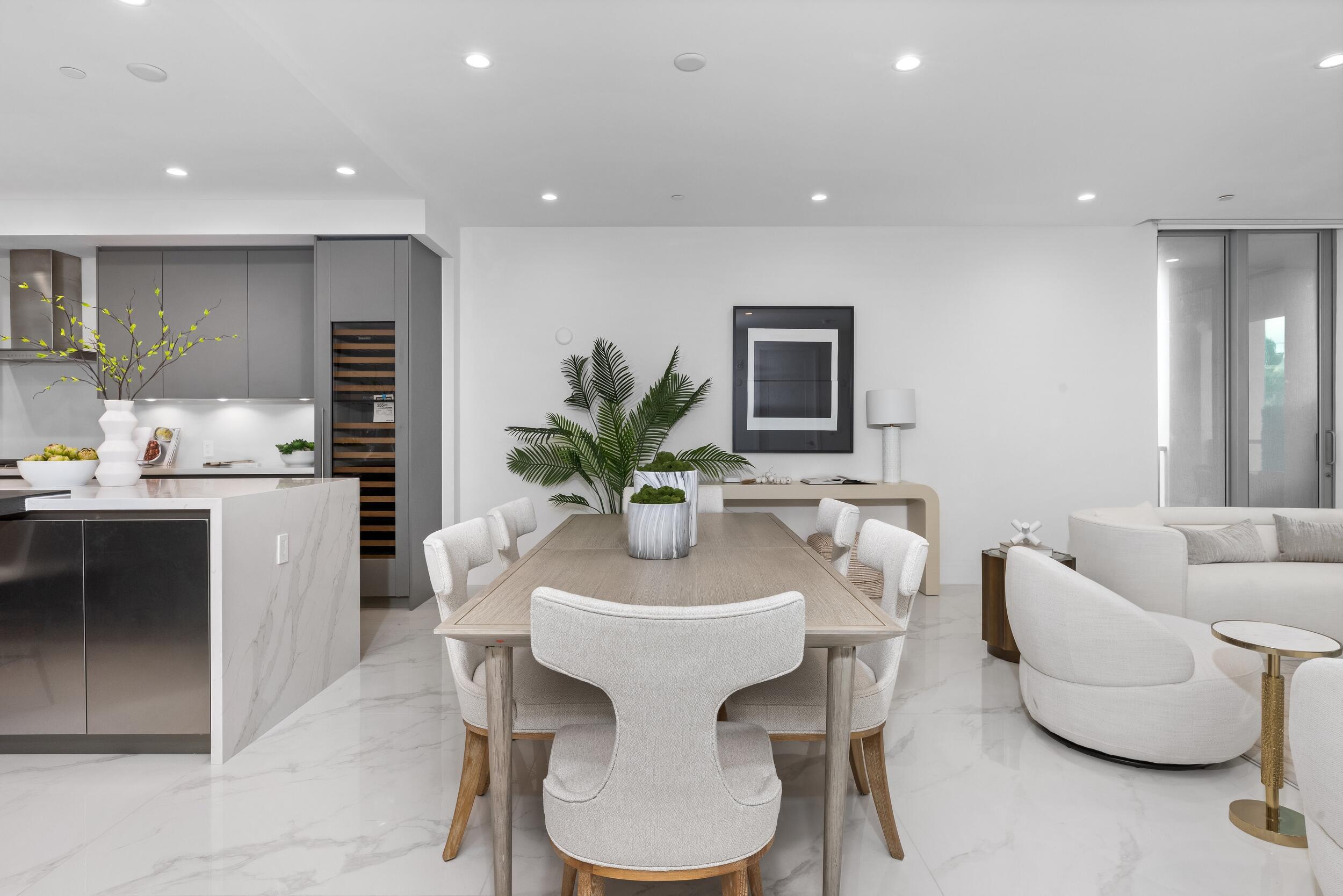 ROYAL PALM RESIDENCES - Residential