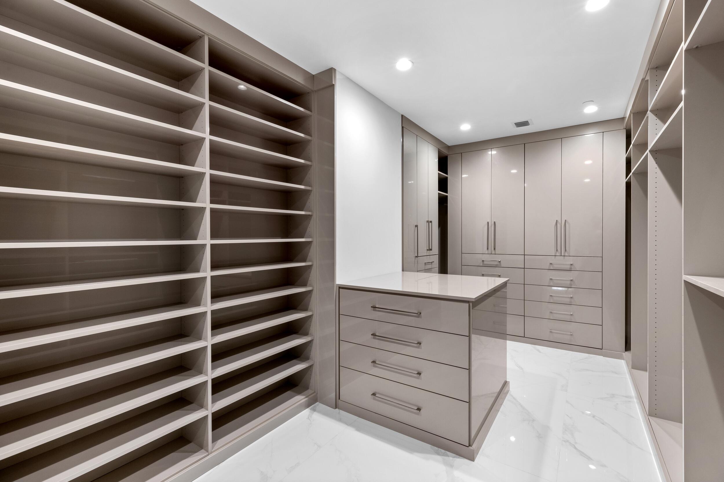 ROYAL PALM RESIDENCES - Residential