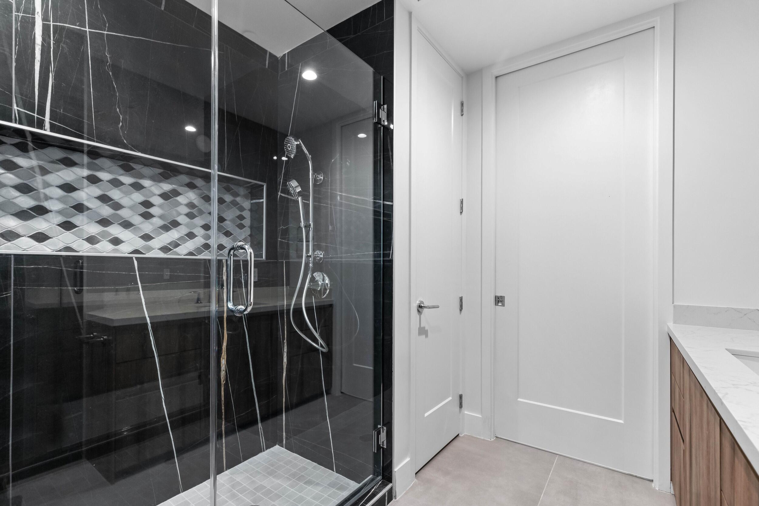 ROYAL PALM RESIDENCES - Residential