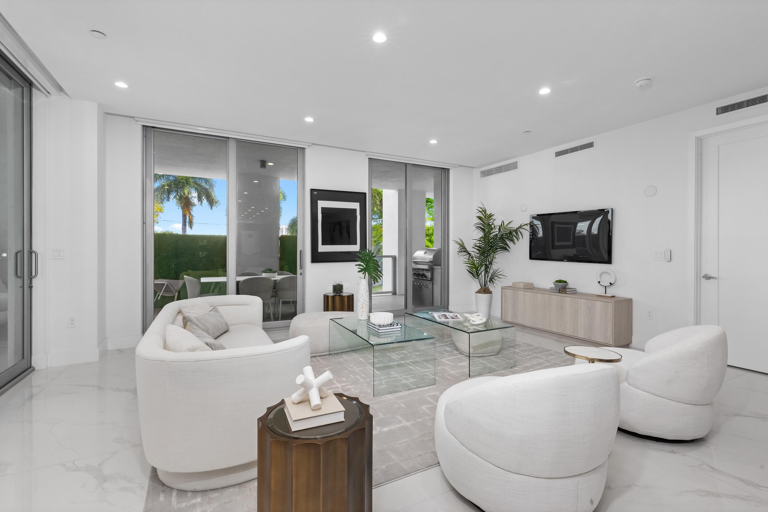 ROYAL PALM RESIDENCES - Residential