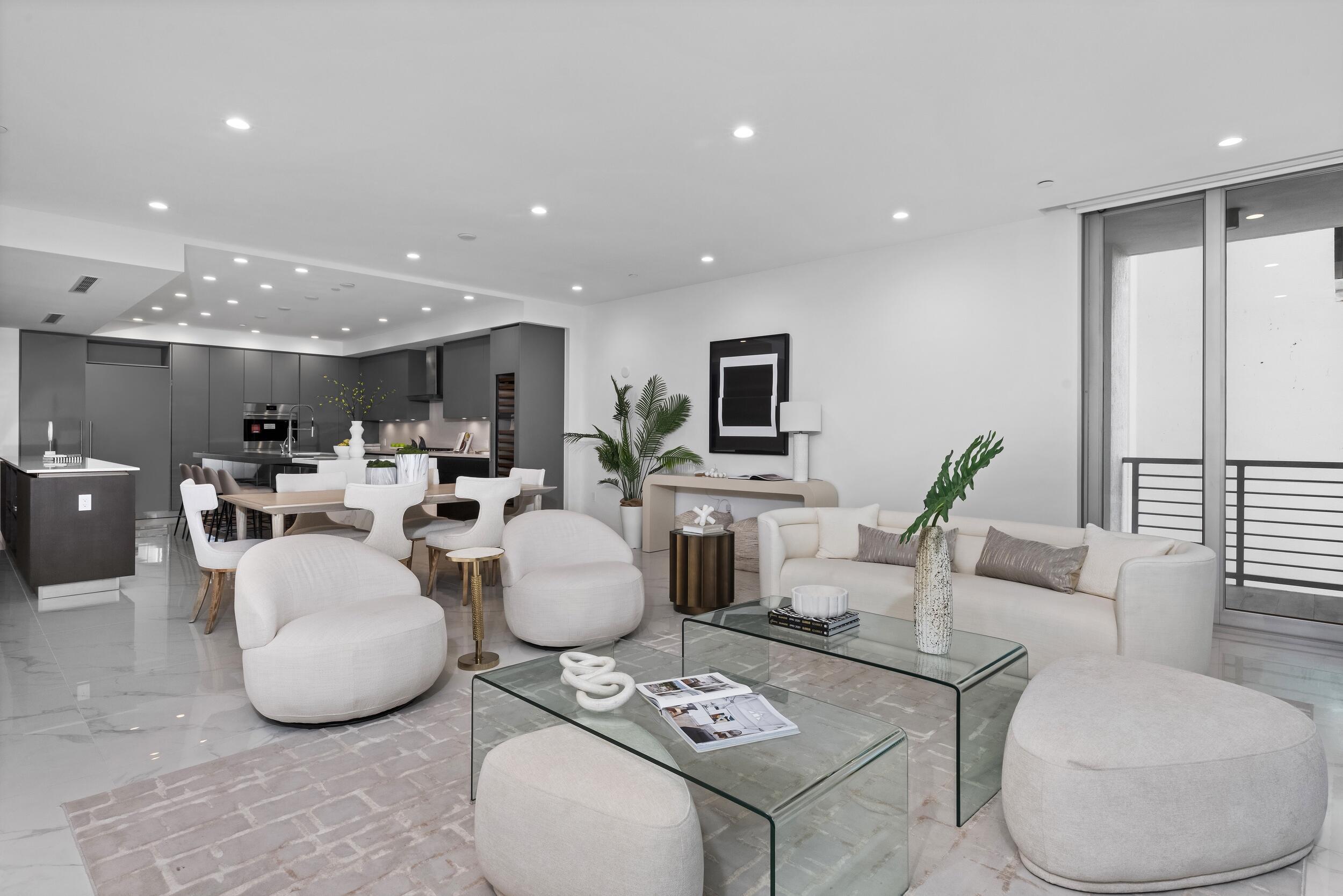 ROYAL PALM RESIDENCES - Residential