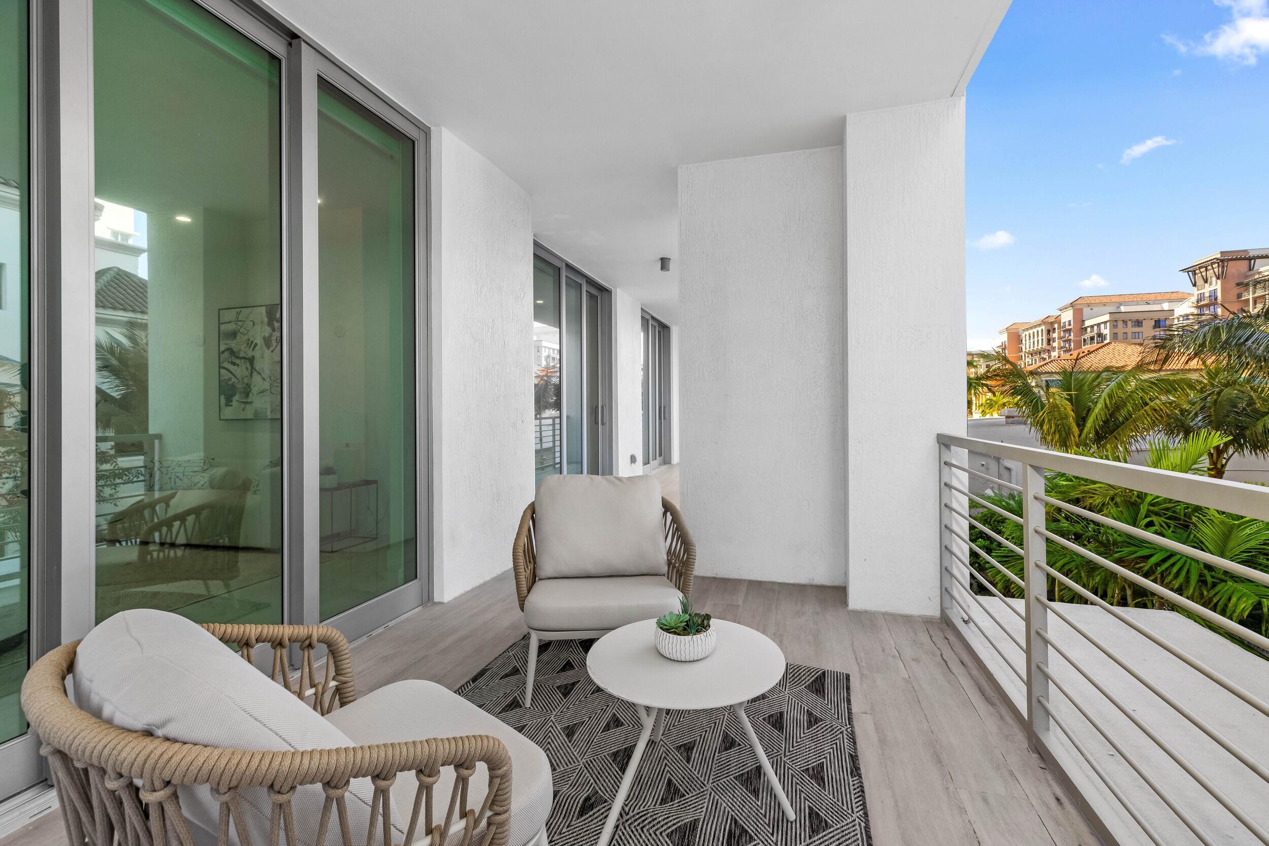 ROYAL PALM RESIDENCES - Residential