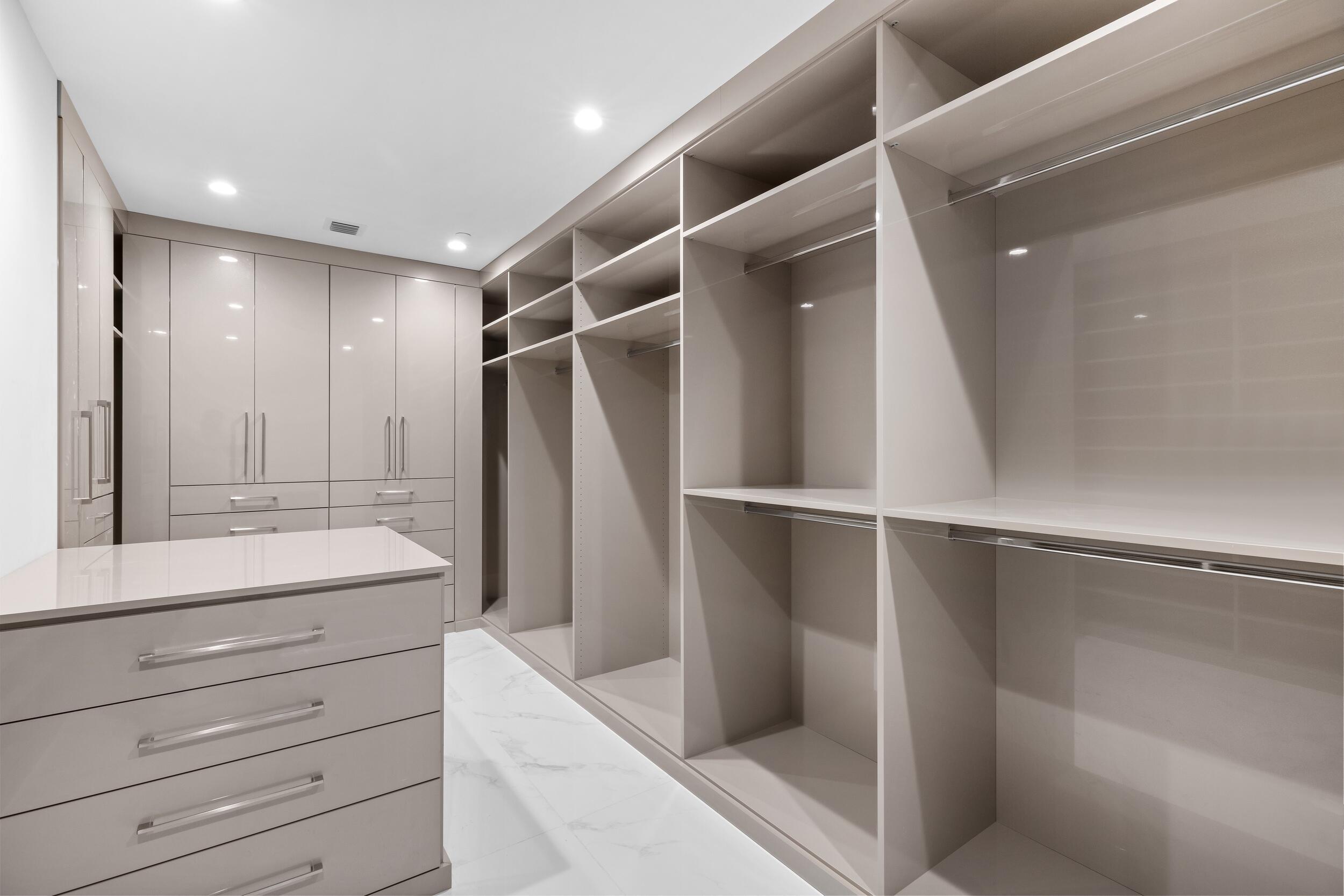 ROYAL PALM RESIDENCES - Residential