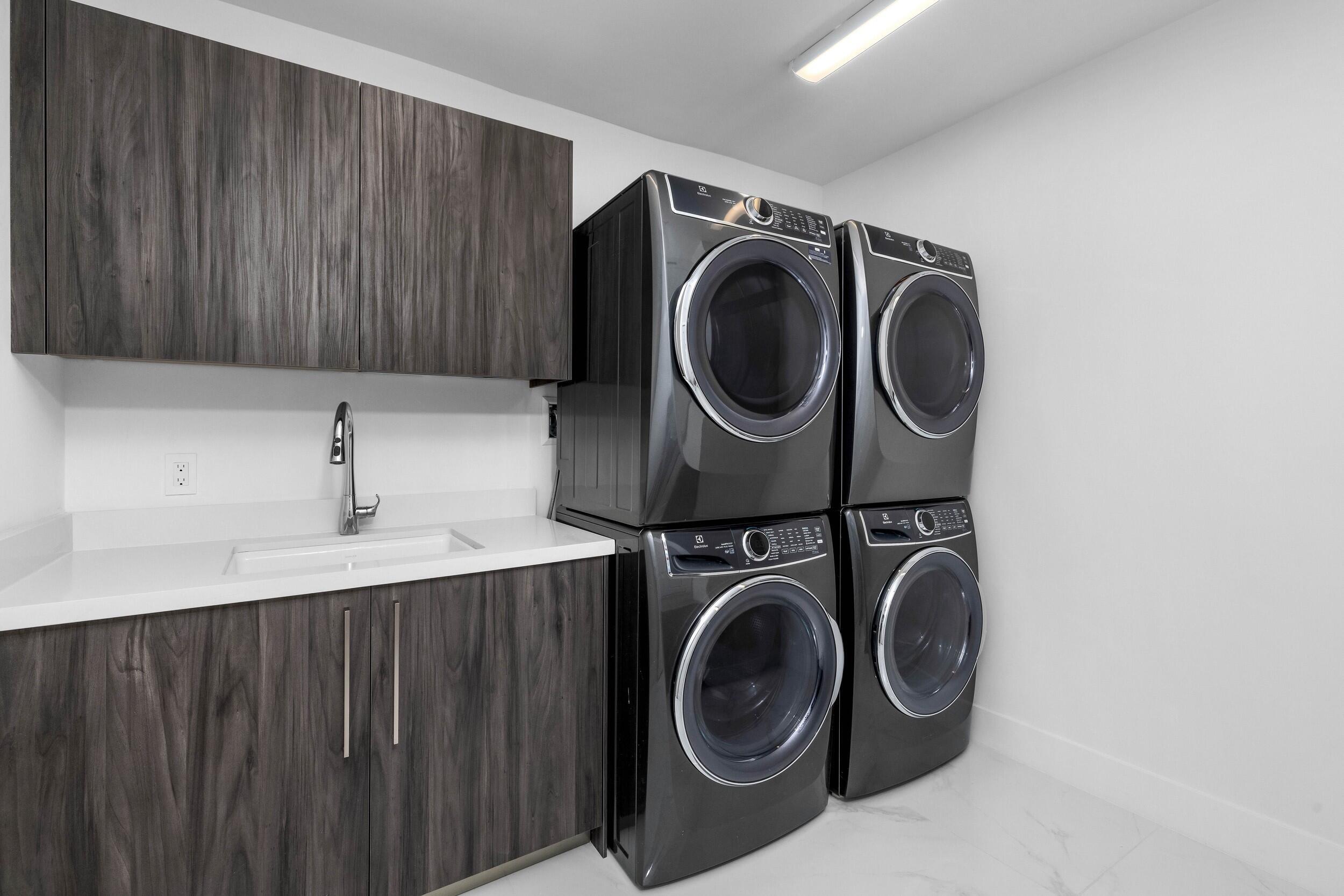 ROYAL PALM RESIDENCES - Residential