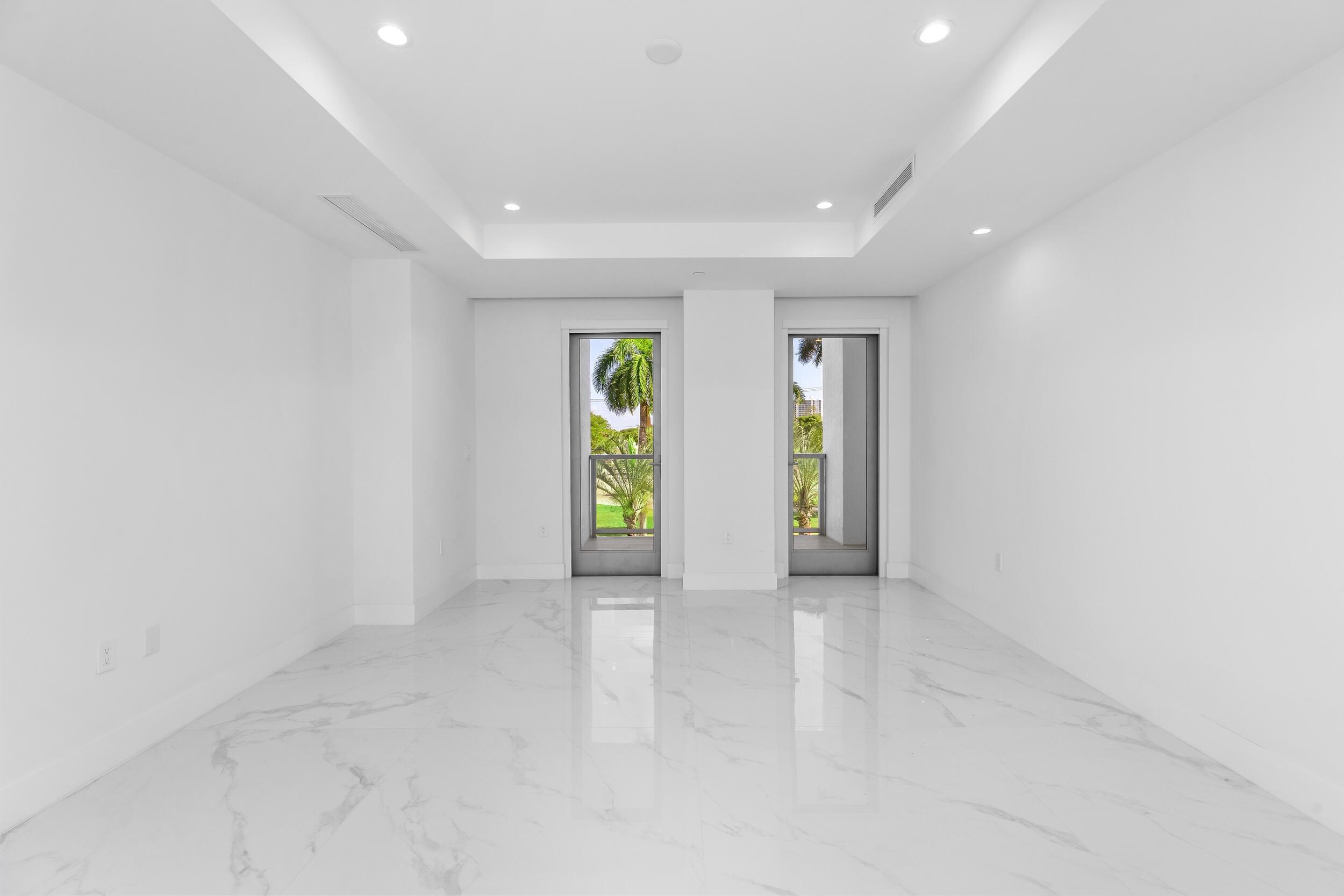 ROYAL PALM RESIDENCES - Residential