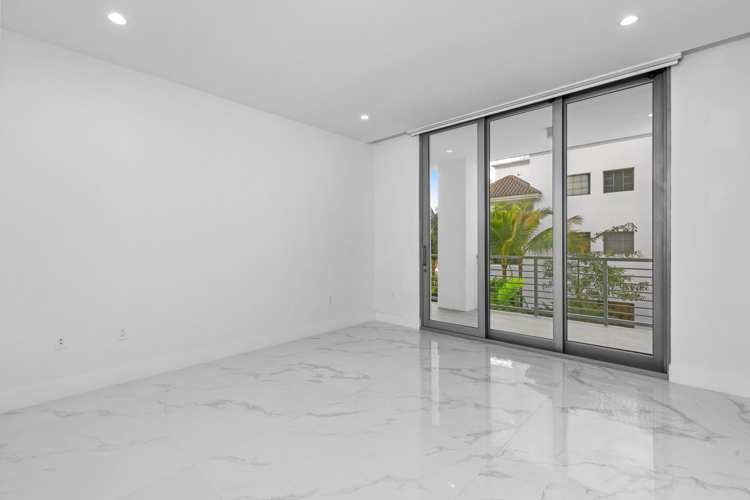 ROYAL PALM RESIDENCES - Residential