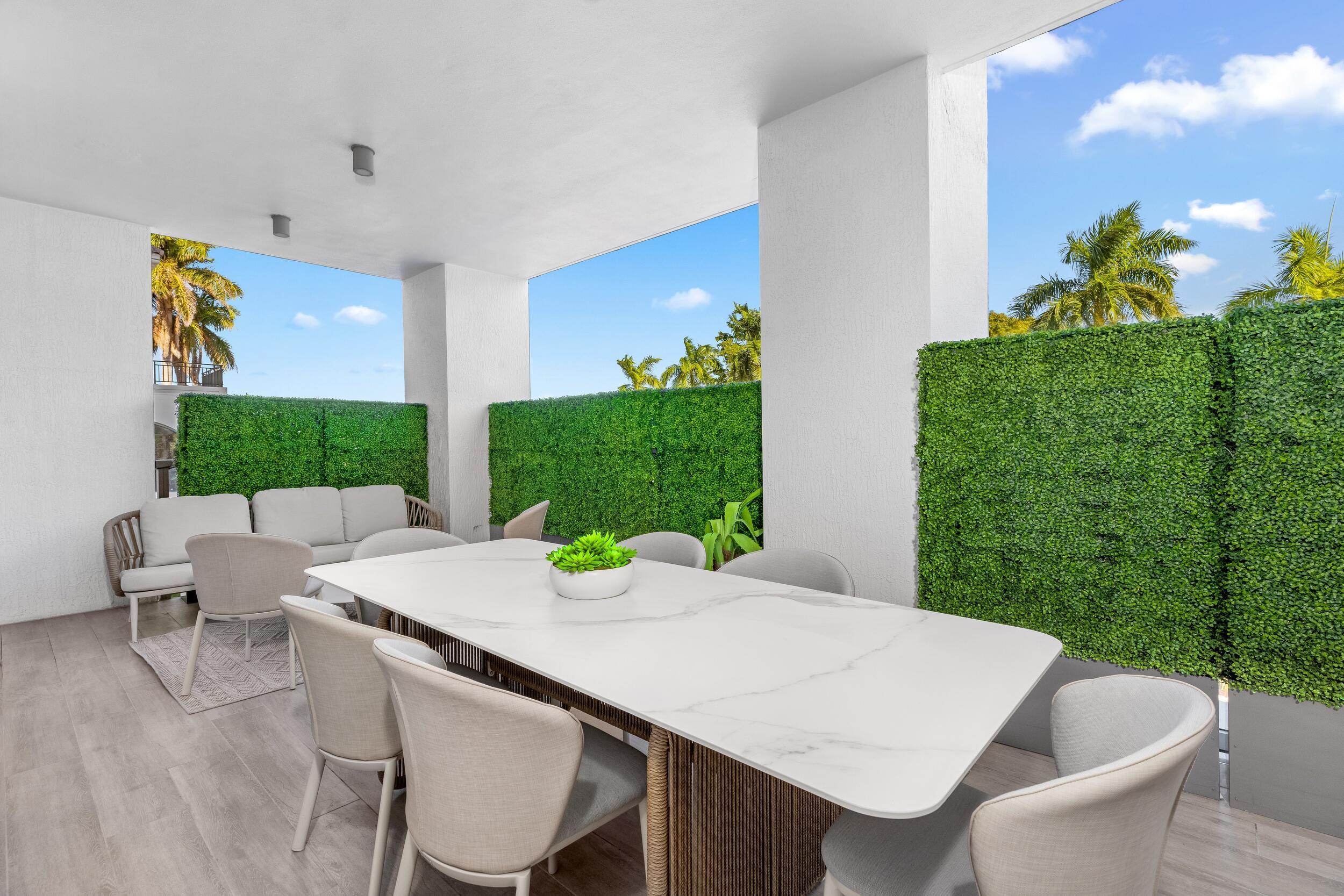 ROYAL PALM RESIDENCES - Residential