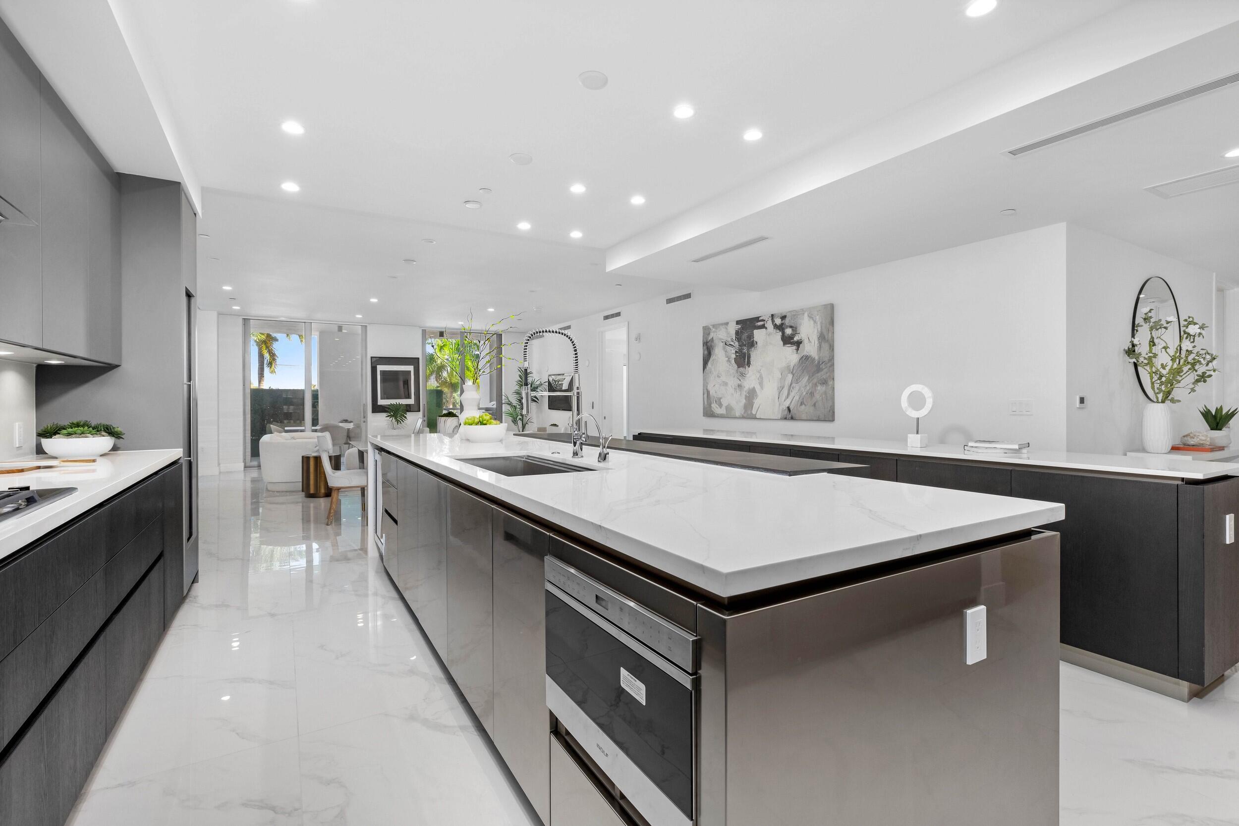 ROYAL PALM RESIDENCES - Residential