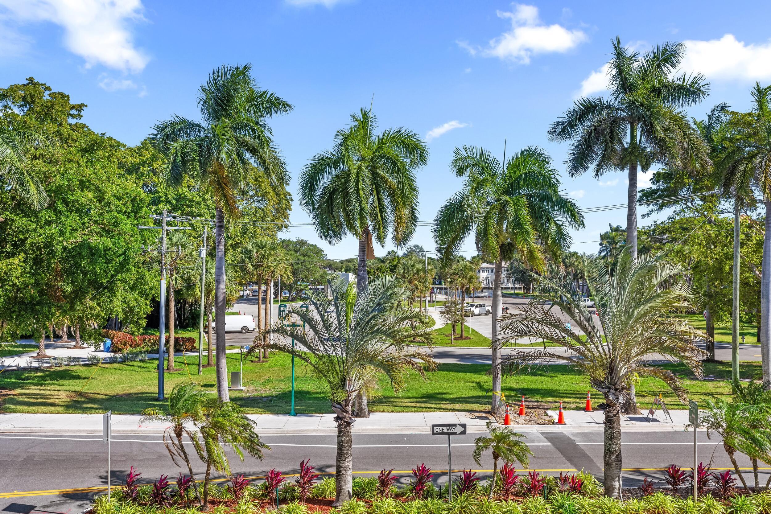 ROYAL PALM RESIDENCES - Residential