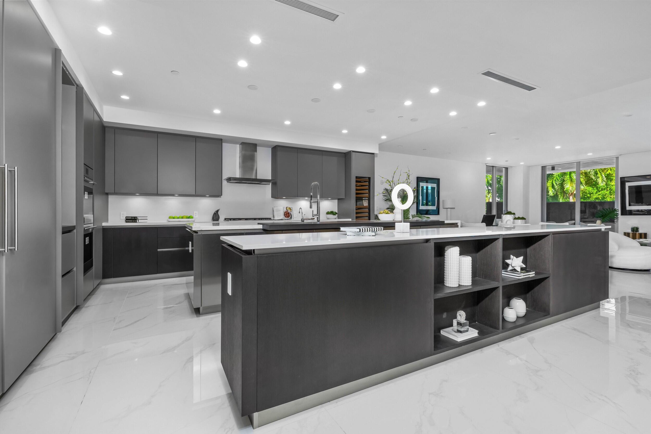 ROYAL PALM RESIDENCES - Residential