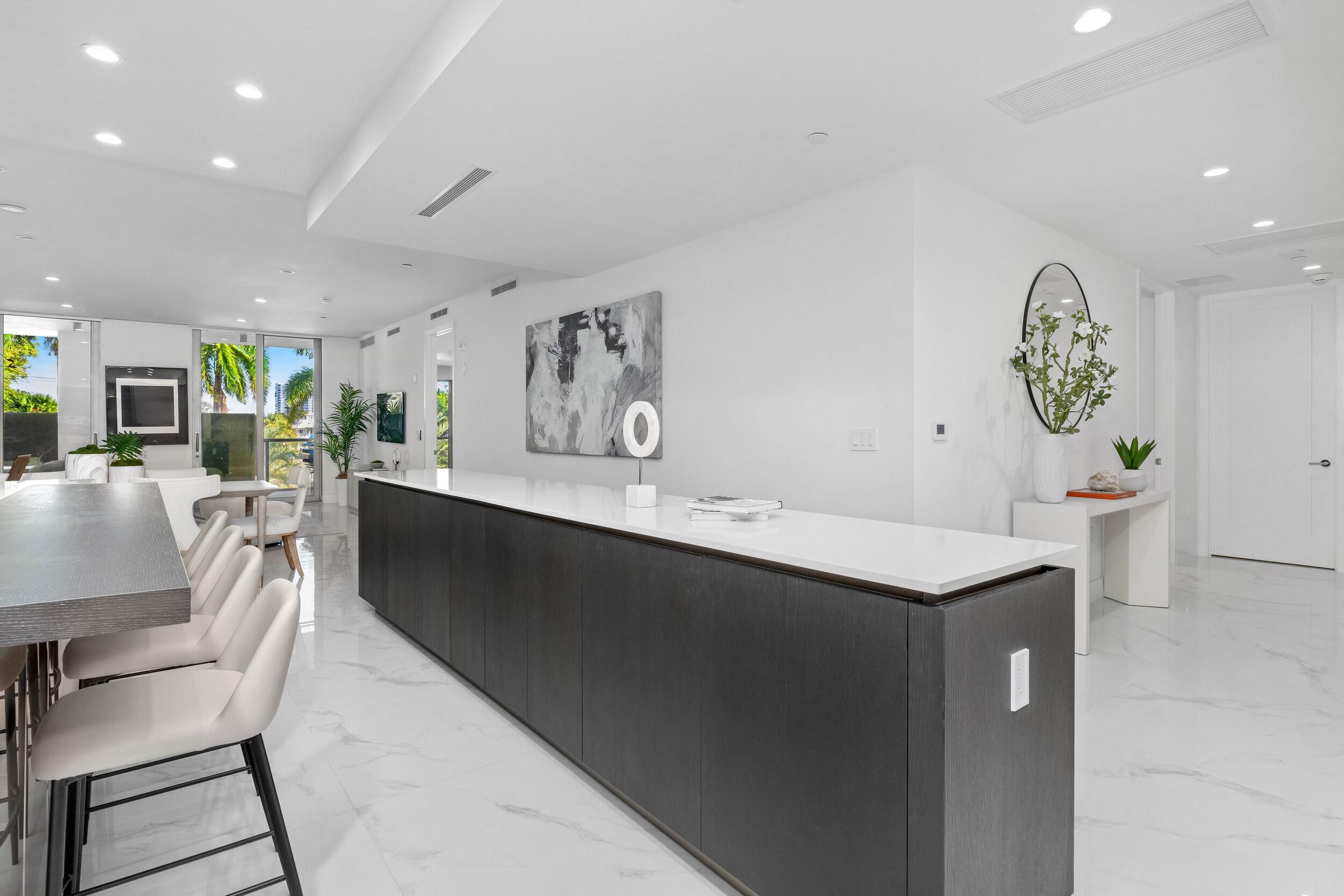 ROYAL PALM RESIDENCES - Residential