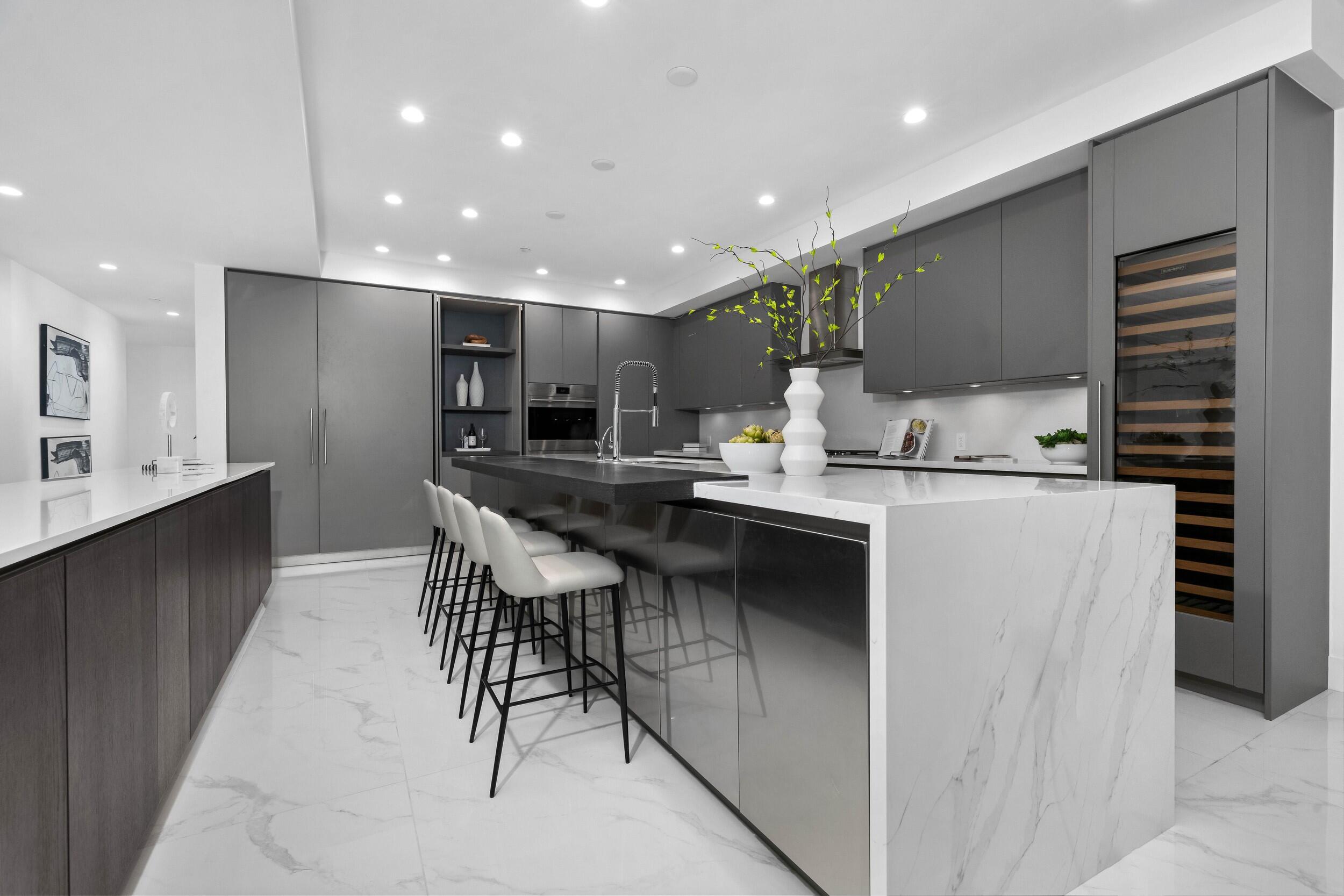 ROYAL PALM RESIDENCES - Residential