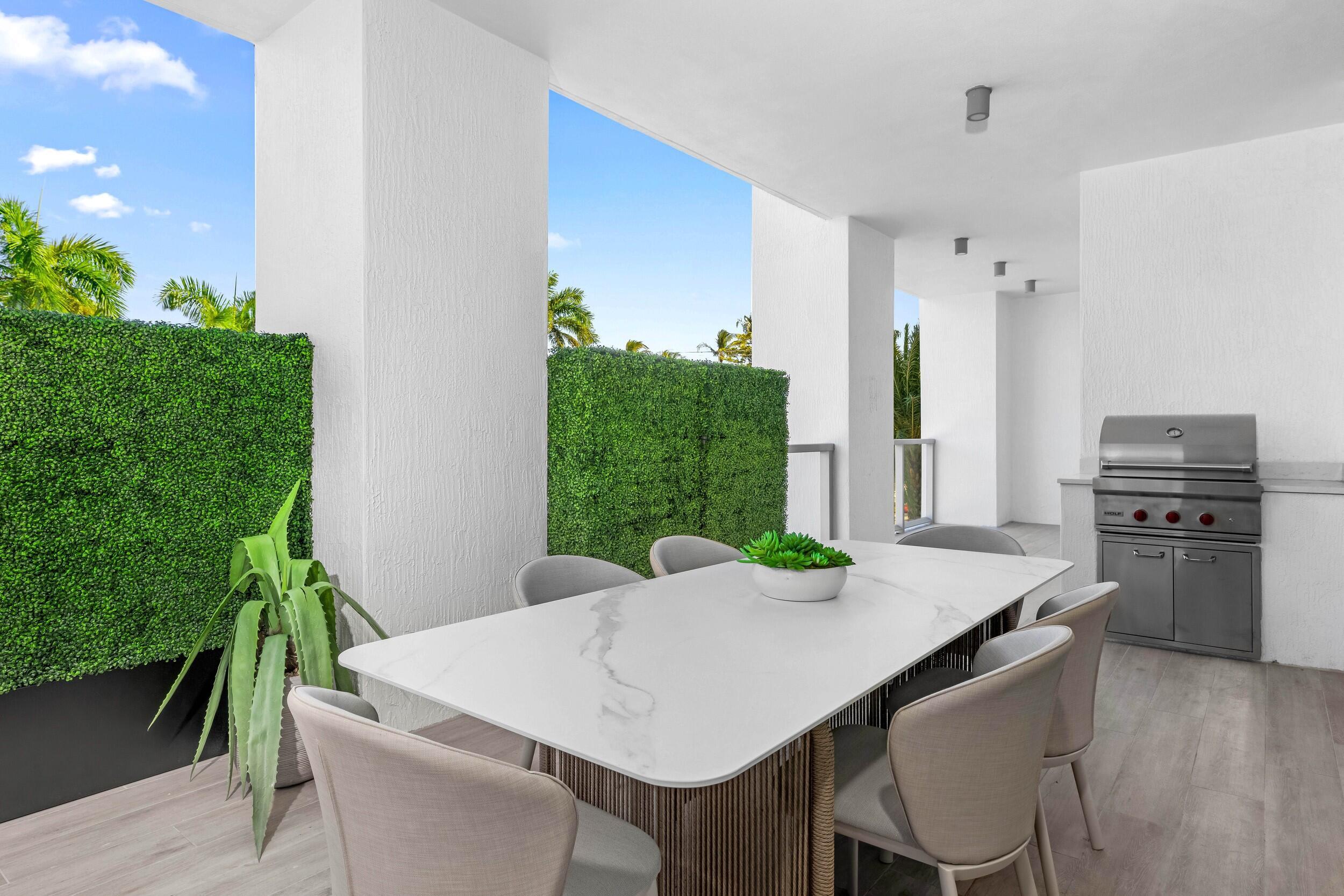 ROYAL PALM RESIDENCES - Residential