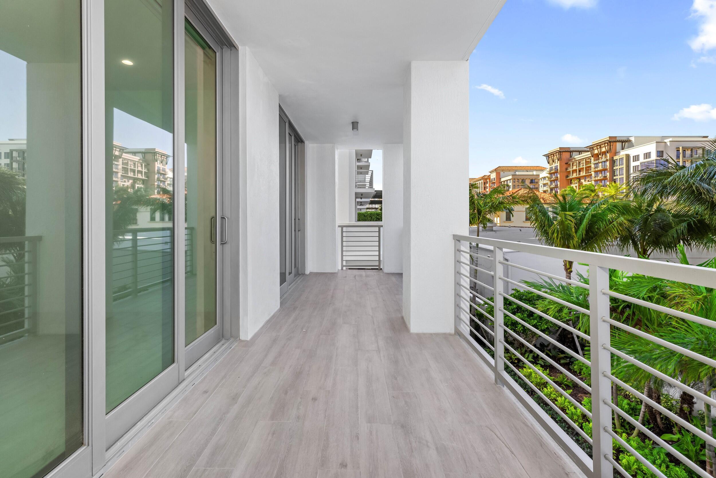 ROYAL PALM RESIDENCES - Residential