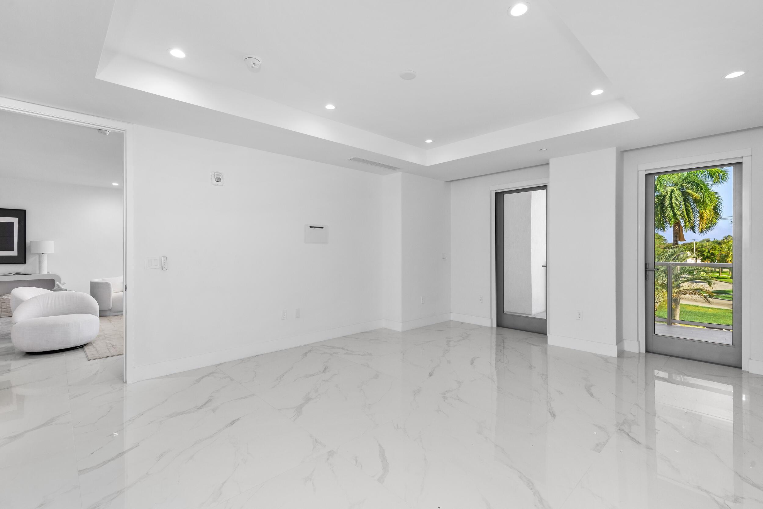 ROYAL PALM RESIDENCES - Residential