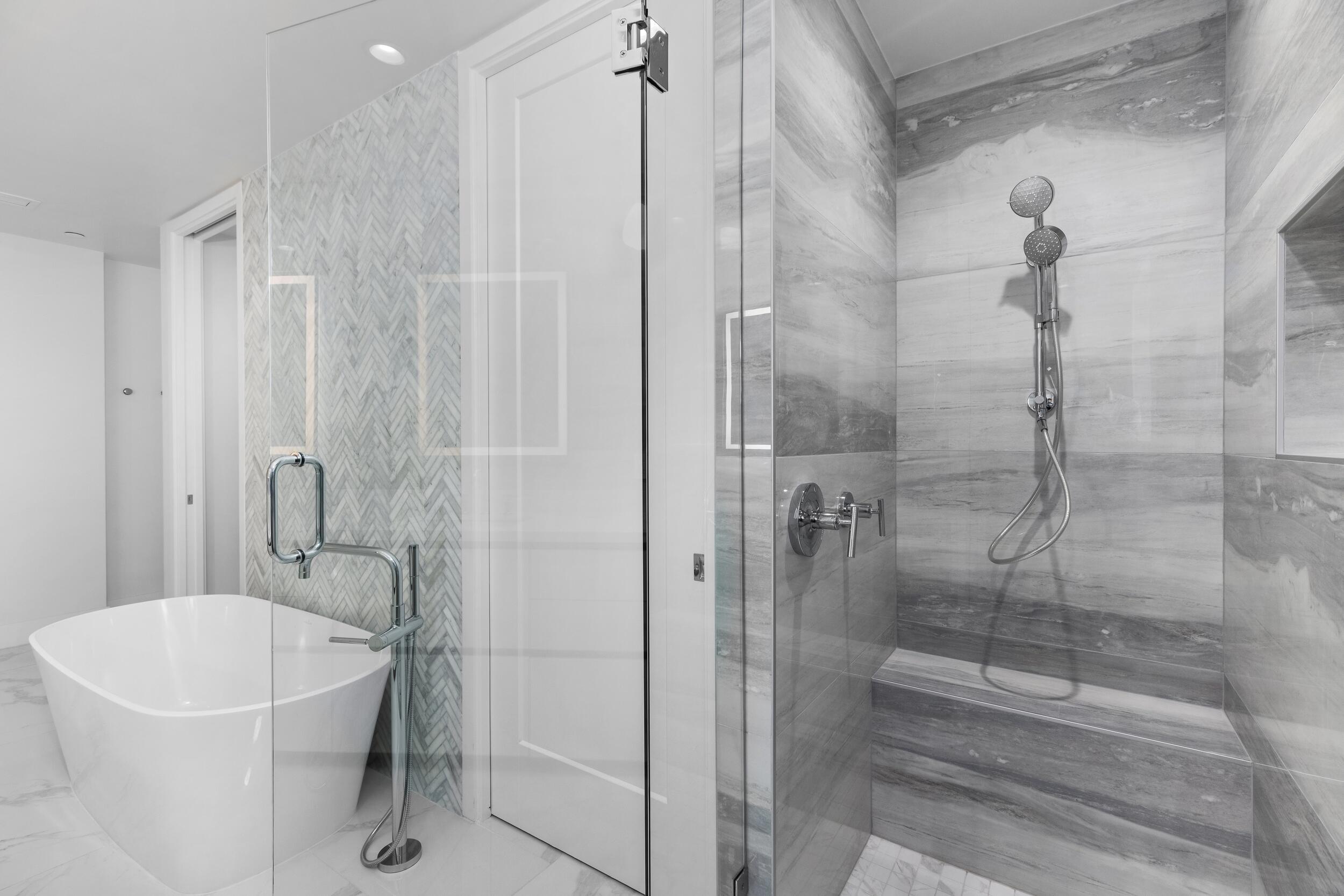 ROYAL PALM RESIDENCES - Residential