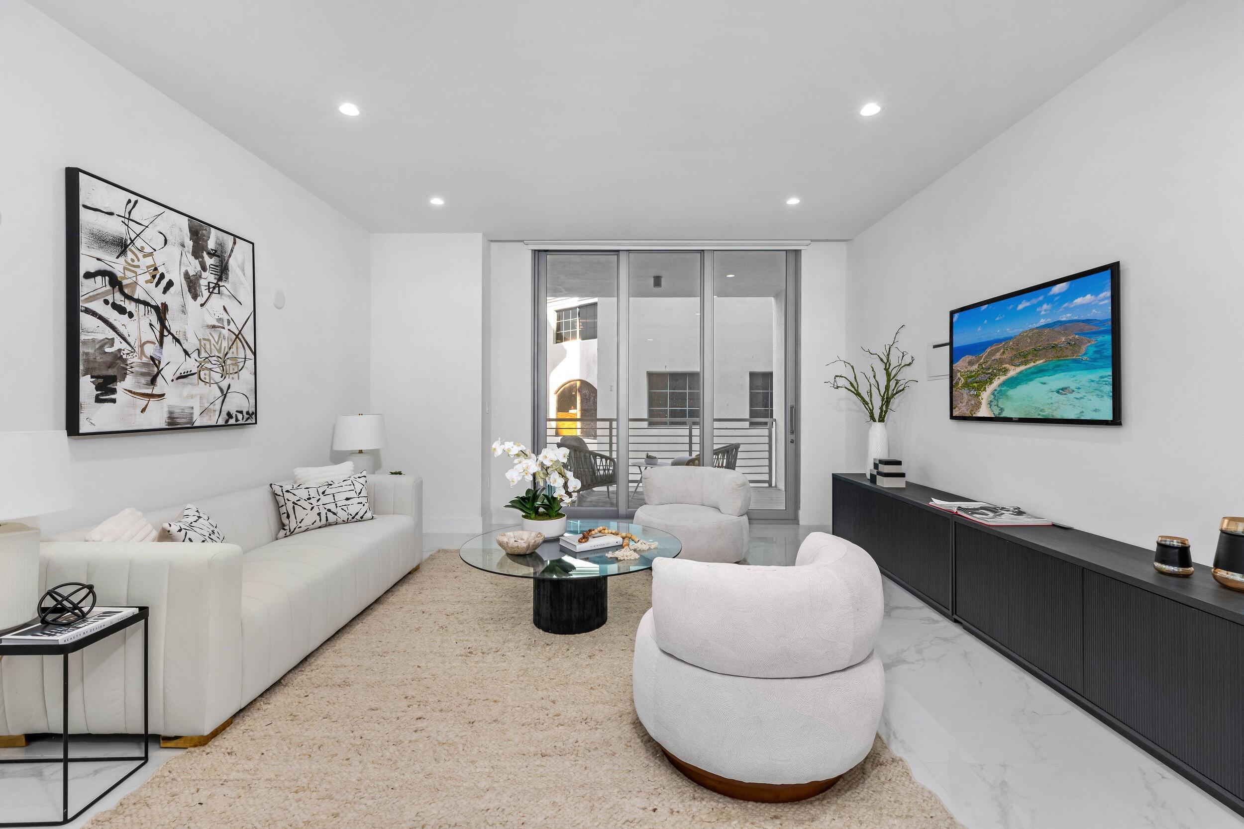 ROYAL PALM RESIDENCES - Residential