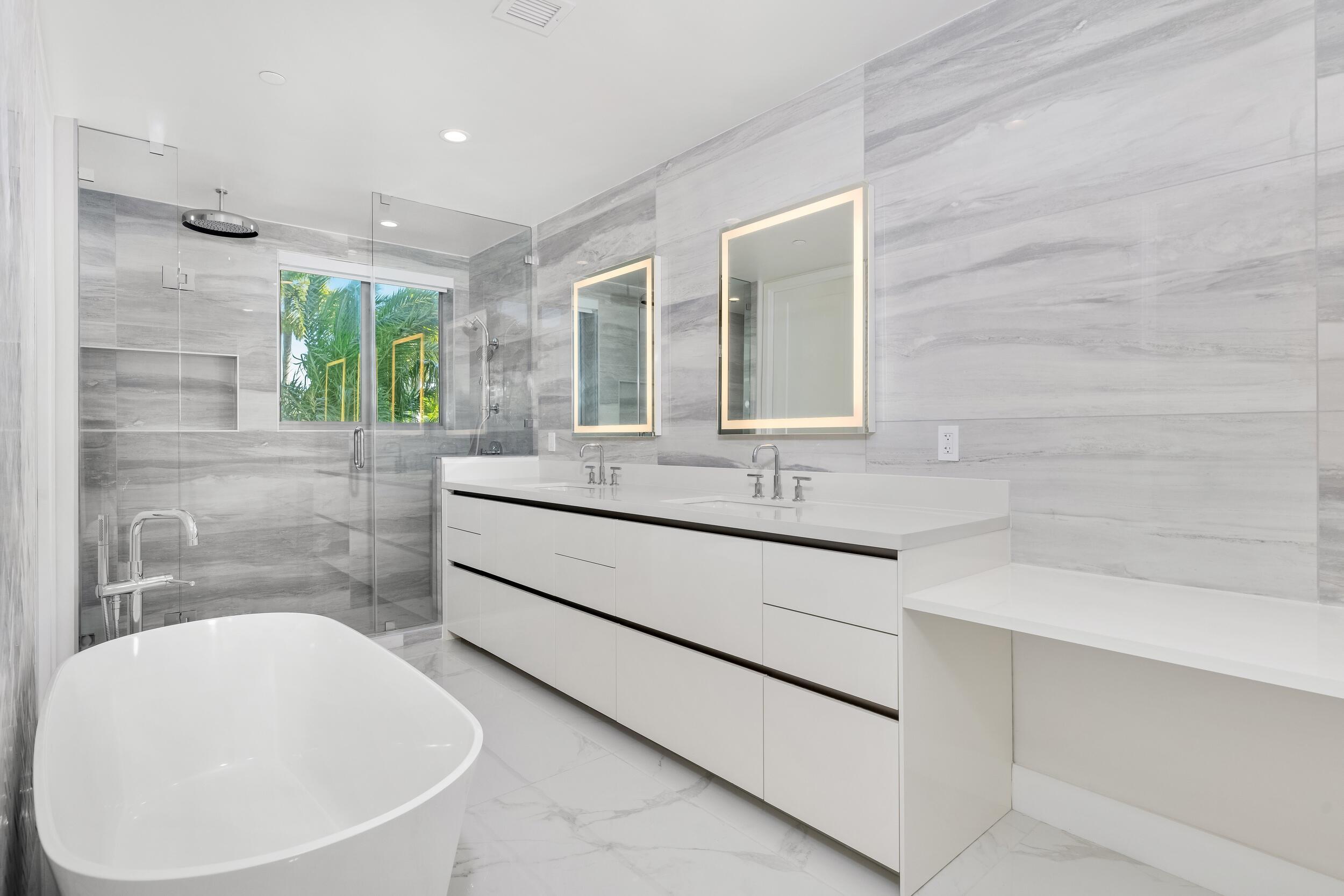 ROYAL PALM RESIDENCES - Residential